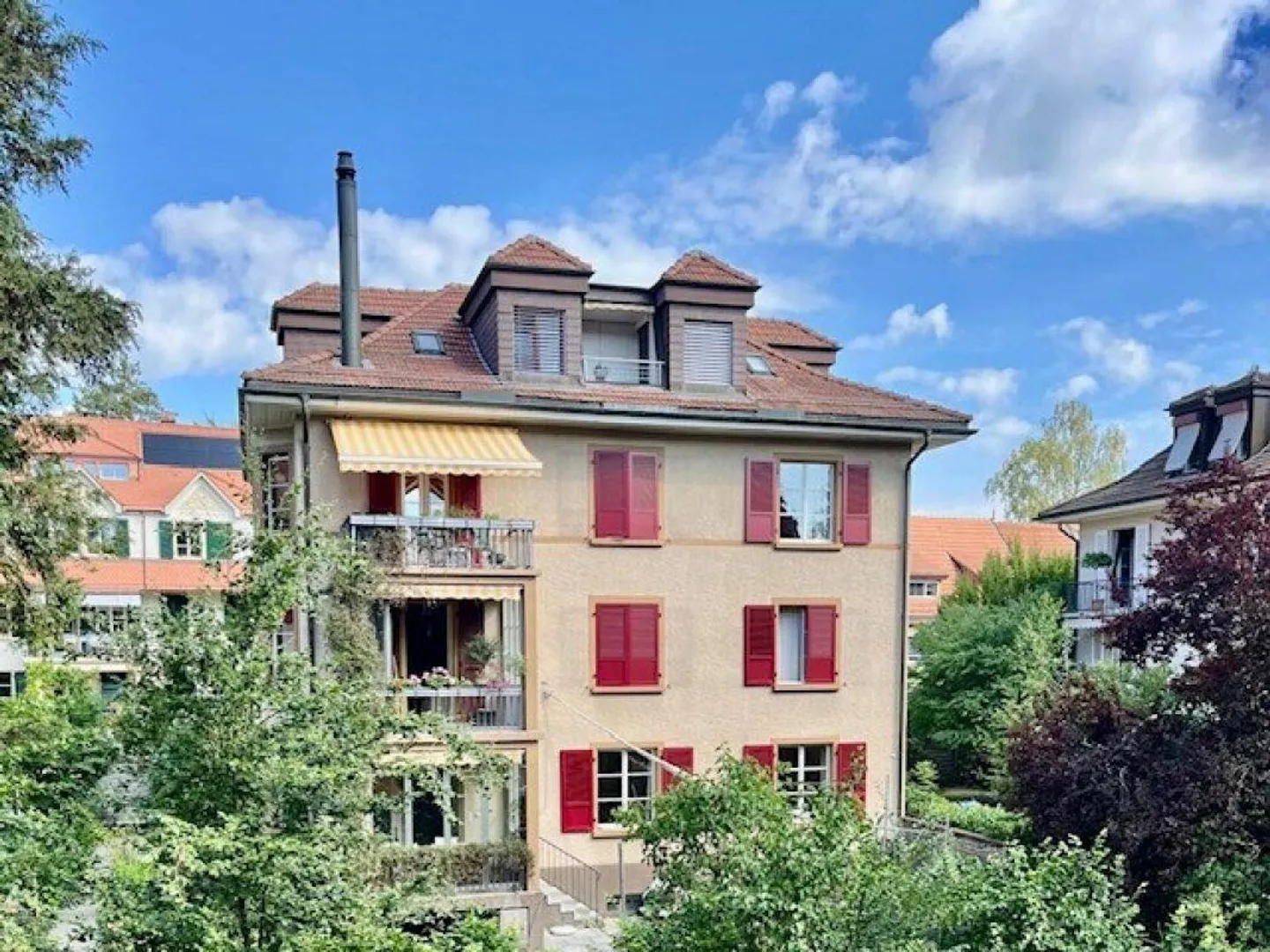 Appartement sous les combles de 2 1/2 pièces avec belle vue - Photo 1 sur 15