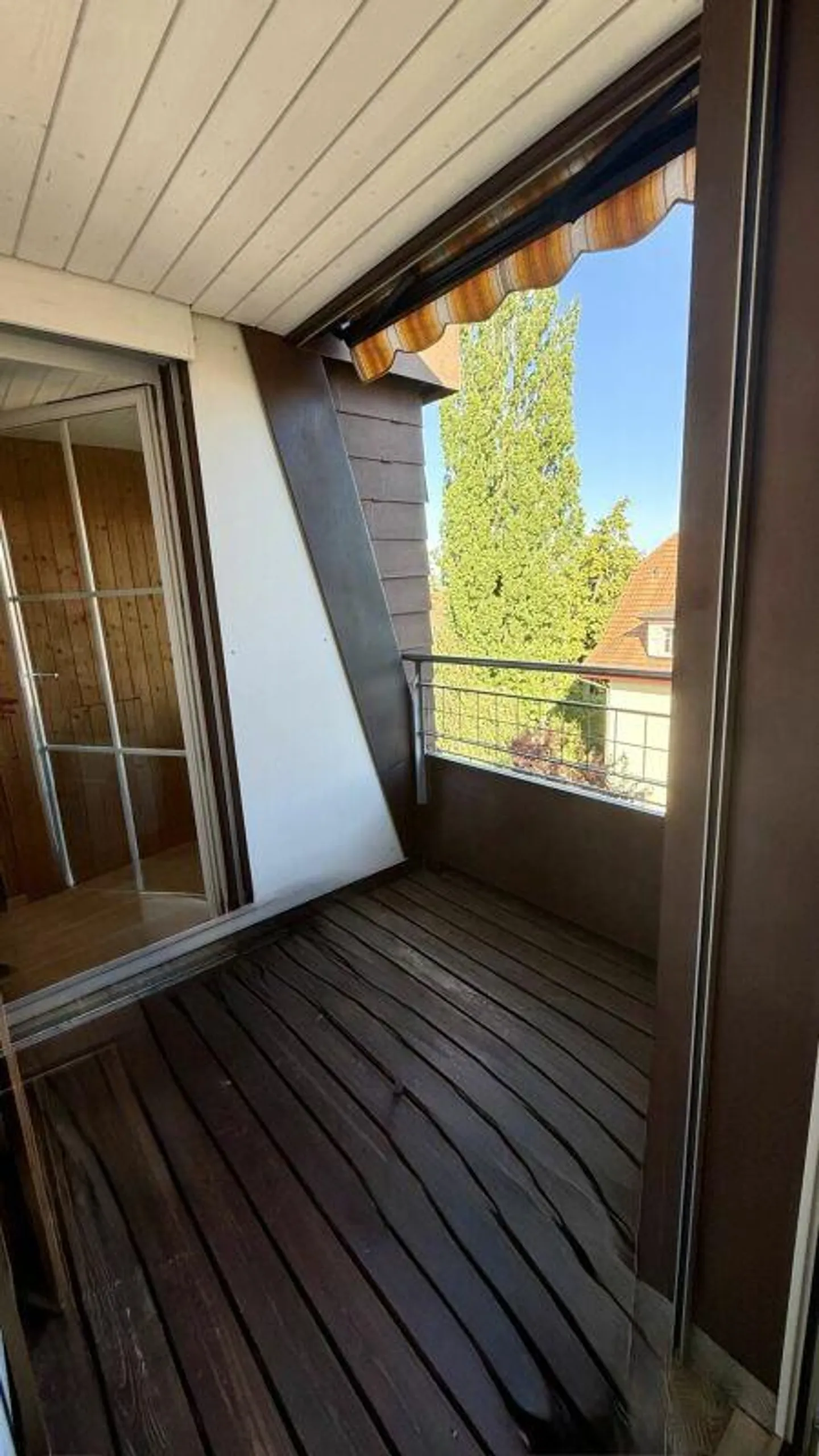 Appartement sous les combles de 2 1/2 pièces avec belle vue - Photo 2 sur 15