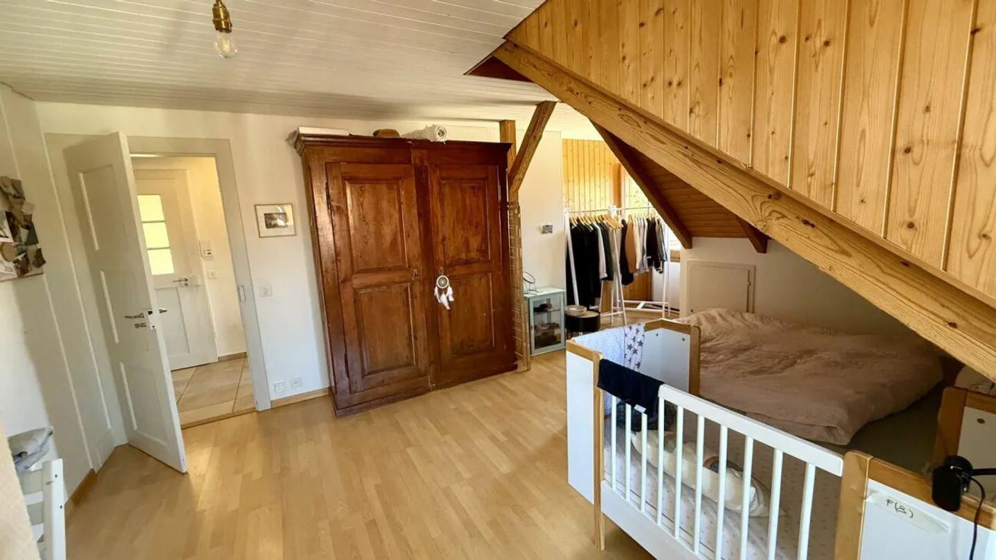 Appartement sous les combles de 2 1/2 pièces avec belle vue - Photo 5 sur 15