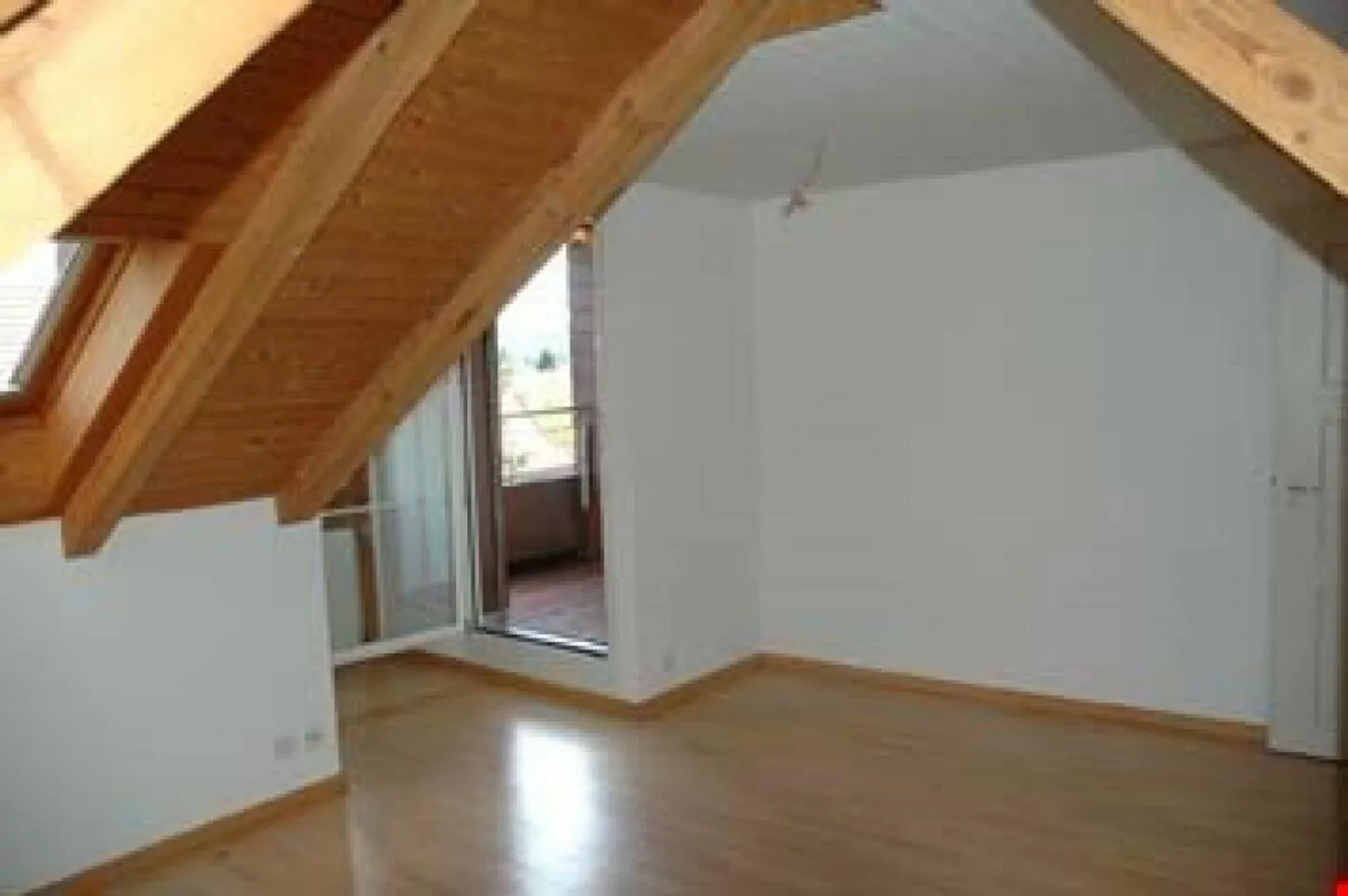 Appartement sous les combles de 2 1/2 pièces avec belle vue - Photo 10 sur 15