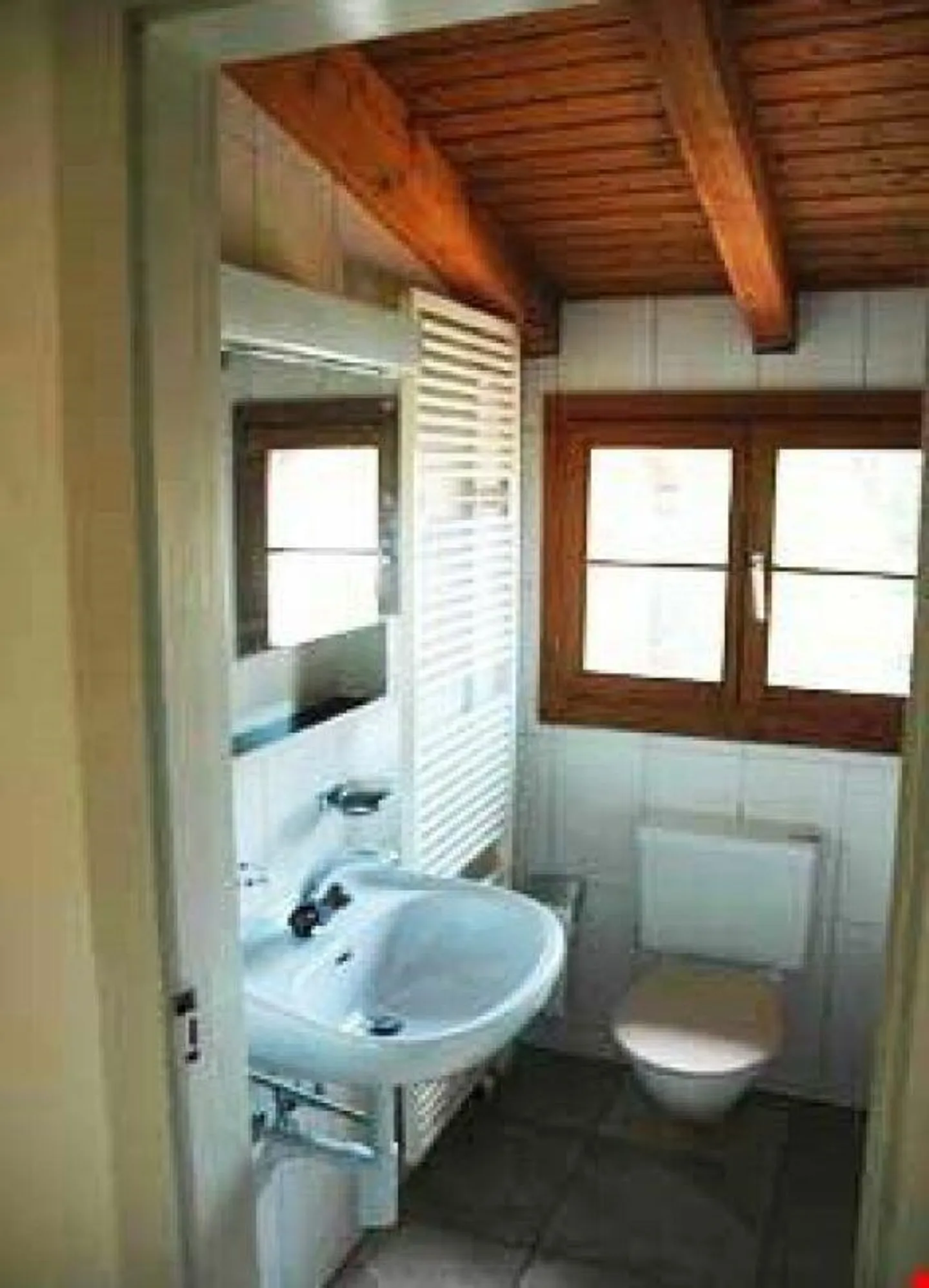 Appartement sous les combles de 2 1/2 pièces avec belle vue - Photo 9 sur 15