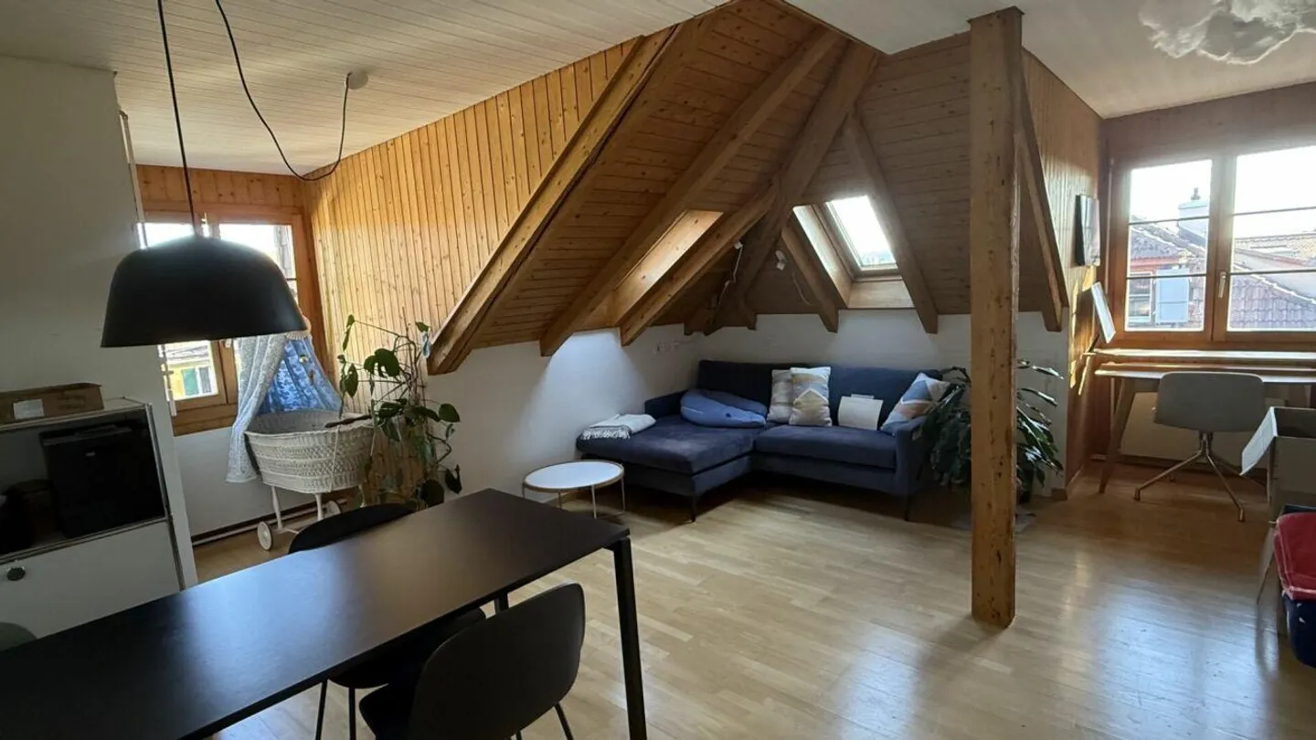 Appartement sous les combles de 2 1/2 pièces avec belle vue - Photo 11 sur 15