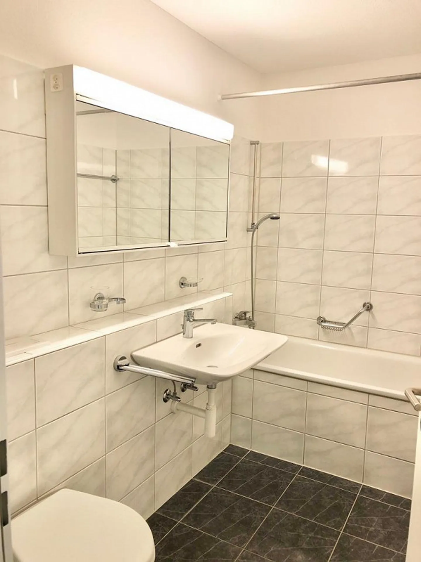 Cozy 3.5-room apartment with balcony seeks new tenants ... - Photo 3 of 8