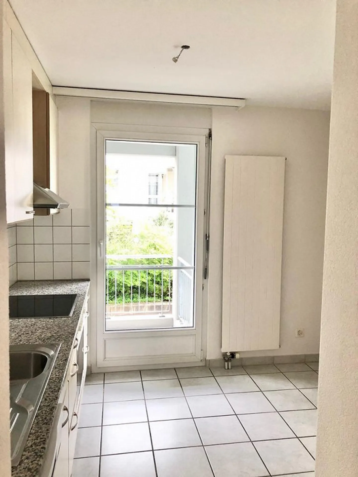 Cozy 3.5-room apartment with balcony seeks new tenants ... - Photo 2 of 8