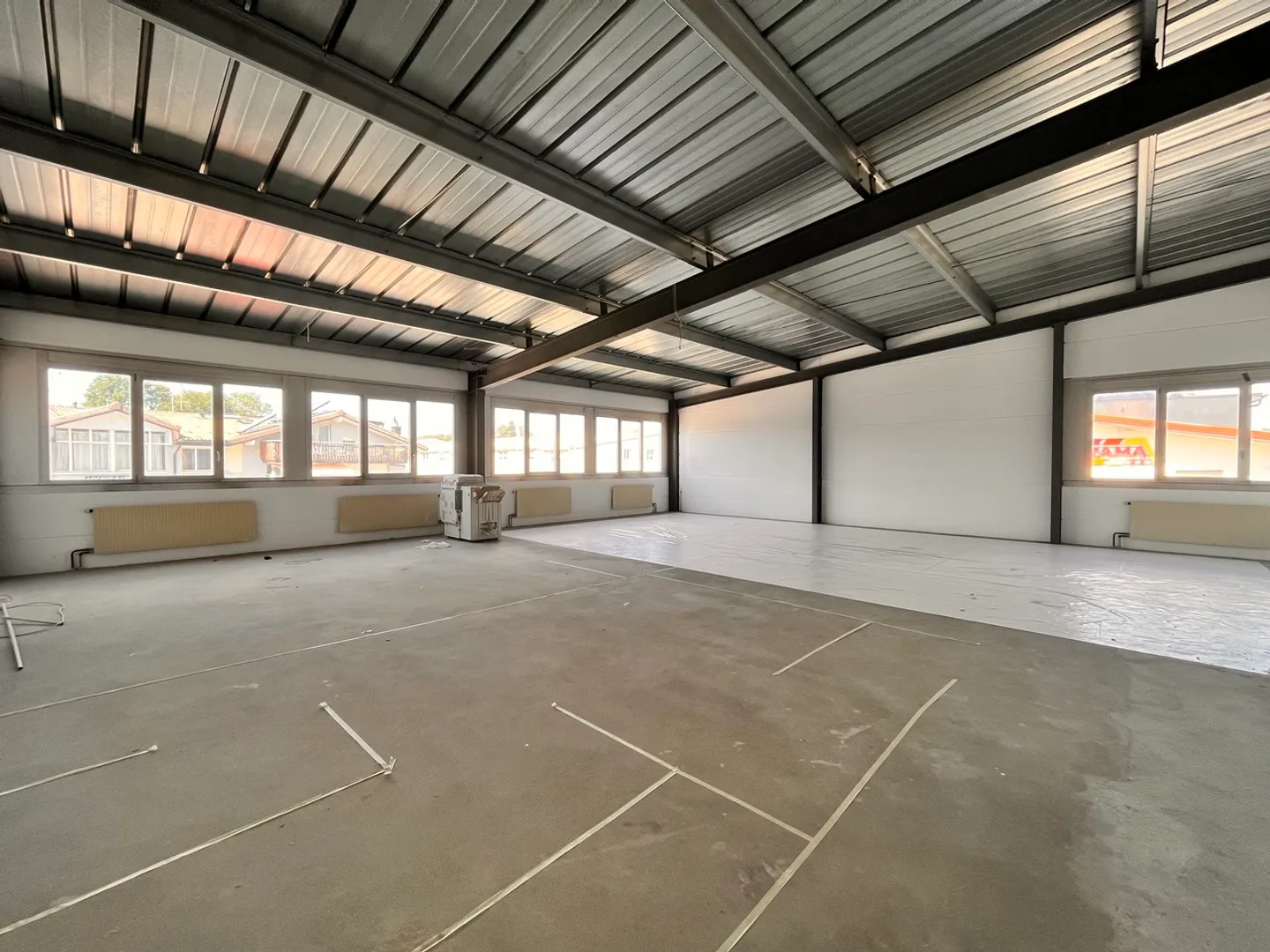 Bright offices of 128m2 for rent on the 1st floor - Photo 2 of 5