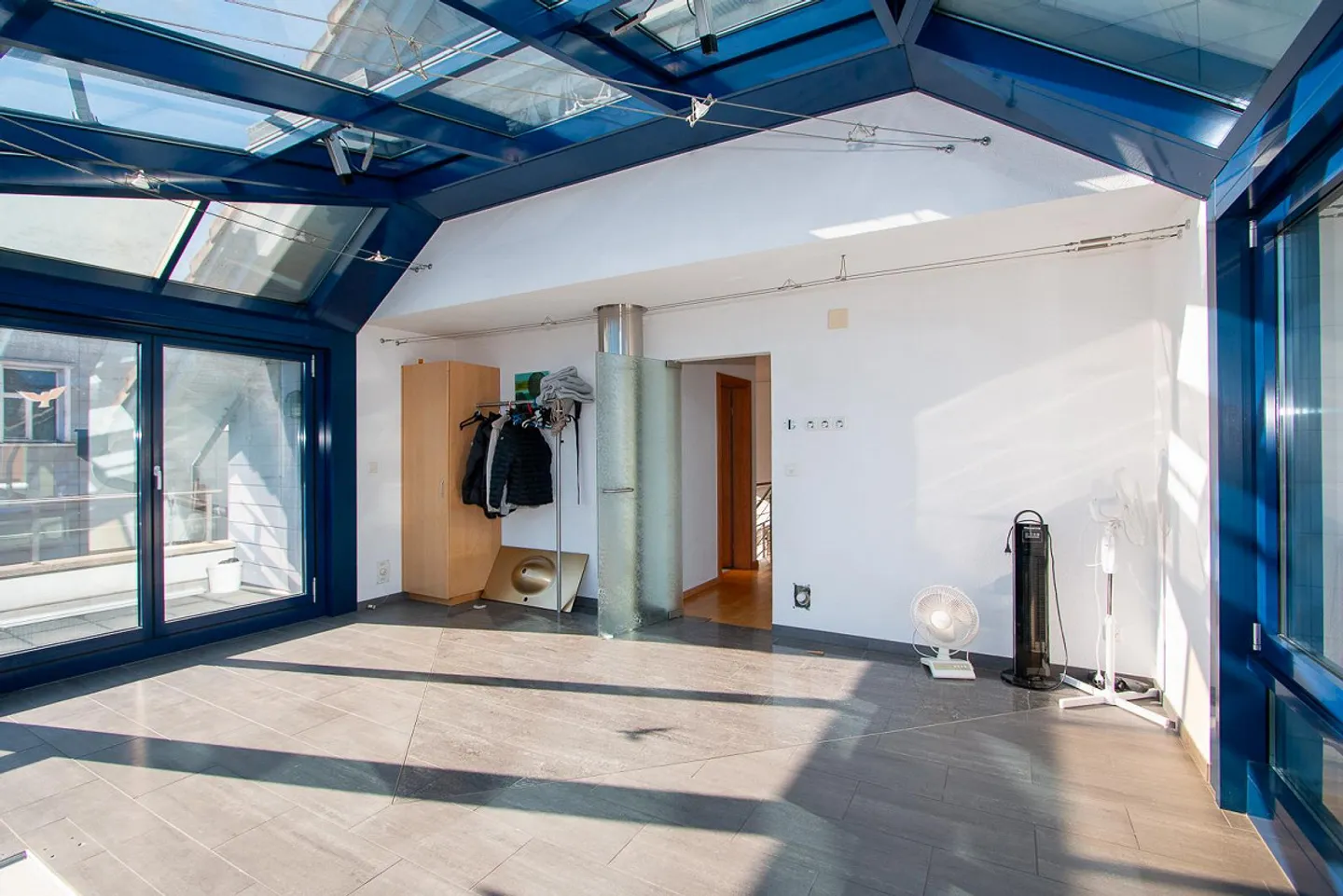 Grande maison individuelle de 8½ pièces dans un emplacement central - Photo 7 sur 30