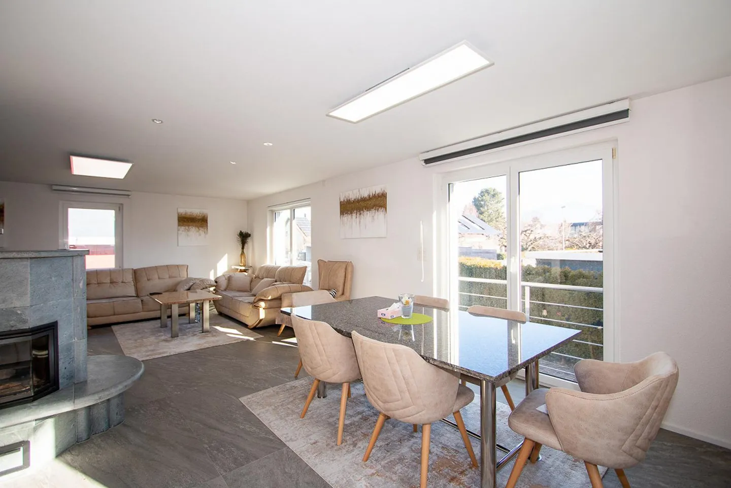 Grande maison individuelle de 8½ pièces dans un emplacement central - Photo 5 sur 30