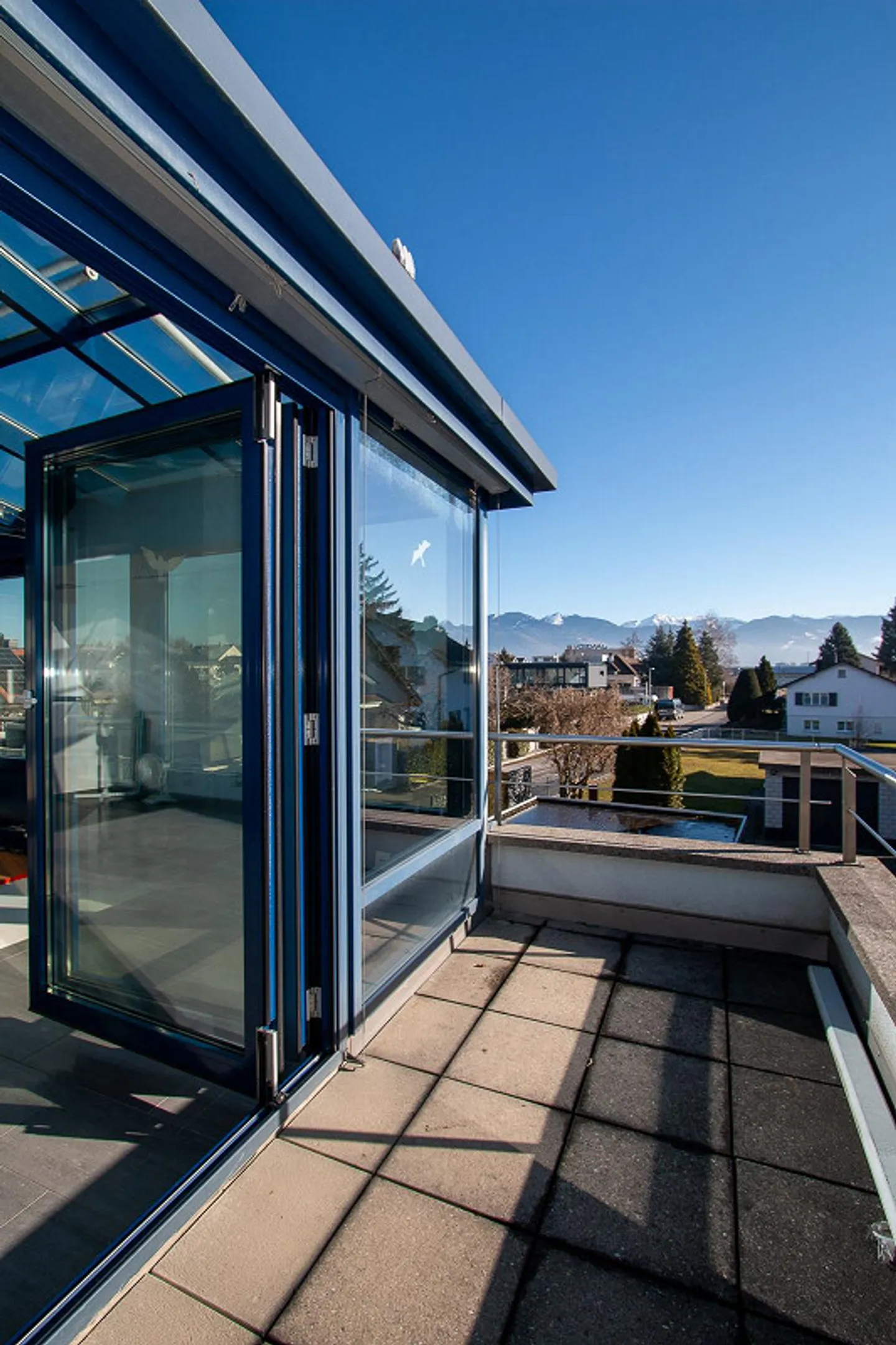 Grande maison individuelle de 8½ pièces dans un emplacement central - Photo 8 sur 30