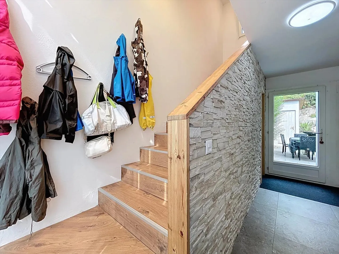 Casa a schiera affascinante con grande giardino - Foto 6 di 12