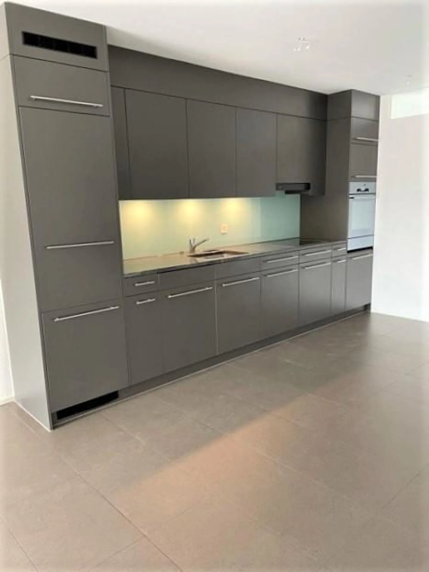 Appartamento moderno 3.5 locali in posizione centrale - Foto 3 di 12