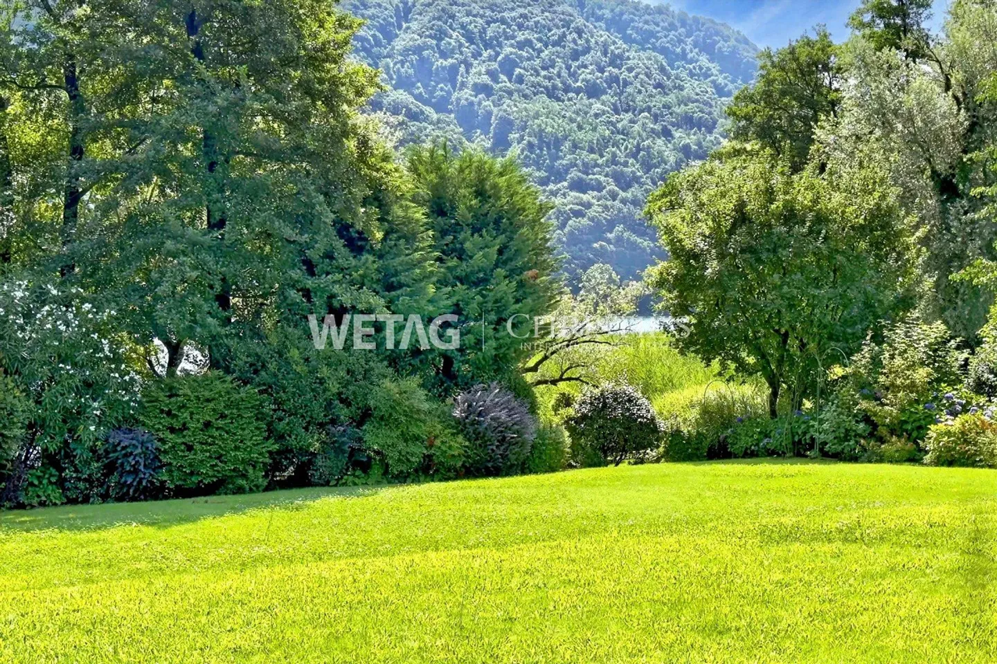 Lugano-Magliaso: magnificent villa with indoor pool, directly on Lake Lugano - Photo 2 of 13