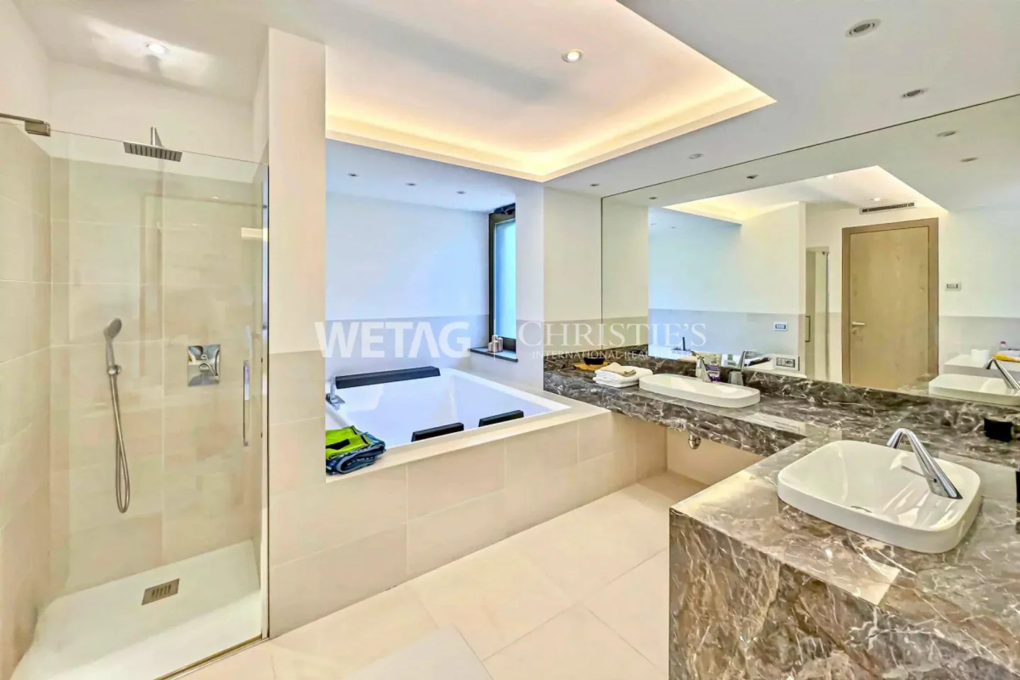 Lugano-Magliaso: magnificent villa with indoor pool, directly on Lake Lugano - Photo 9 of 13