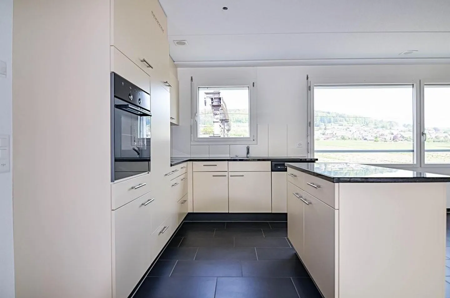 Apartment seeks tenant - Photo 2 of 6