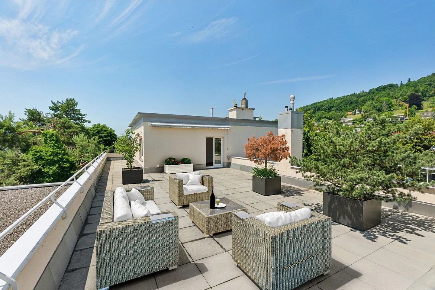 Attractive penthouse apartment with large roof terrace - Photo 1 of 8