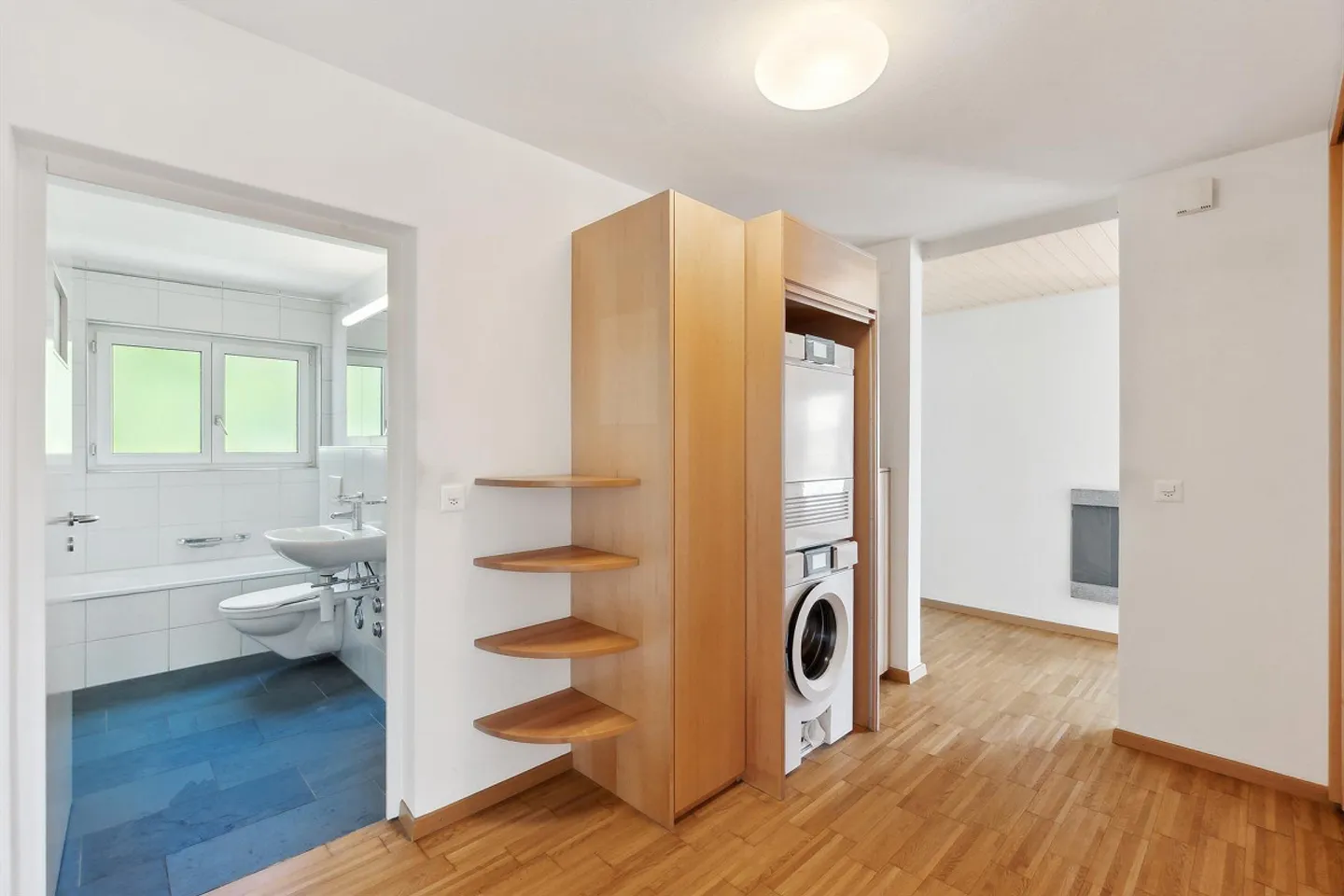 Attractive penthouse apartment with large roof terrace - Photo 2 of 8