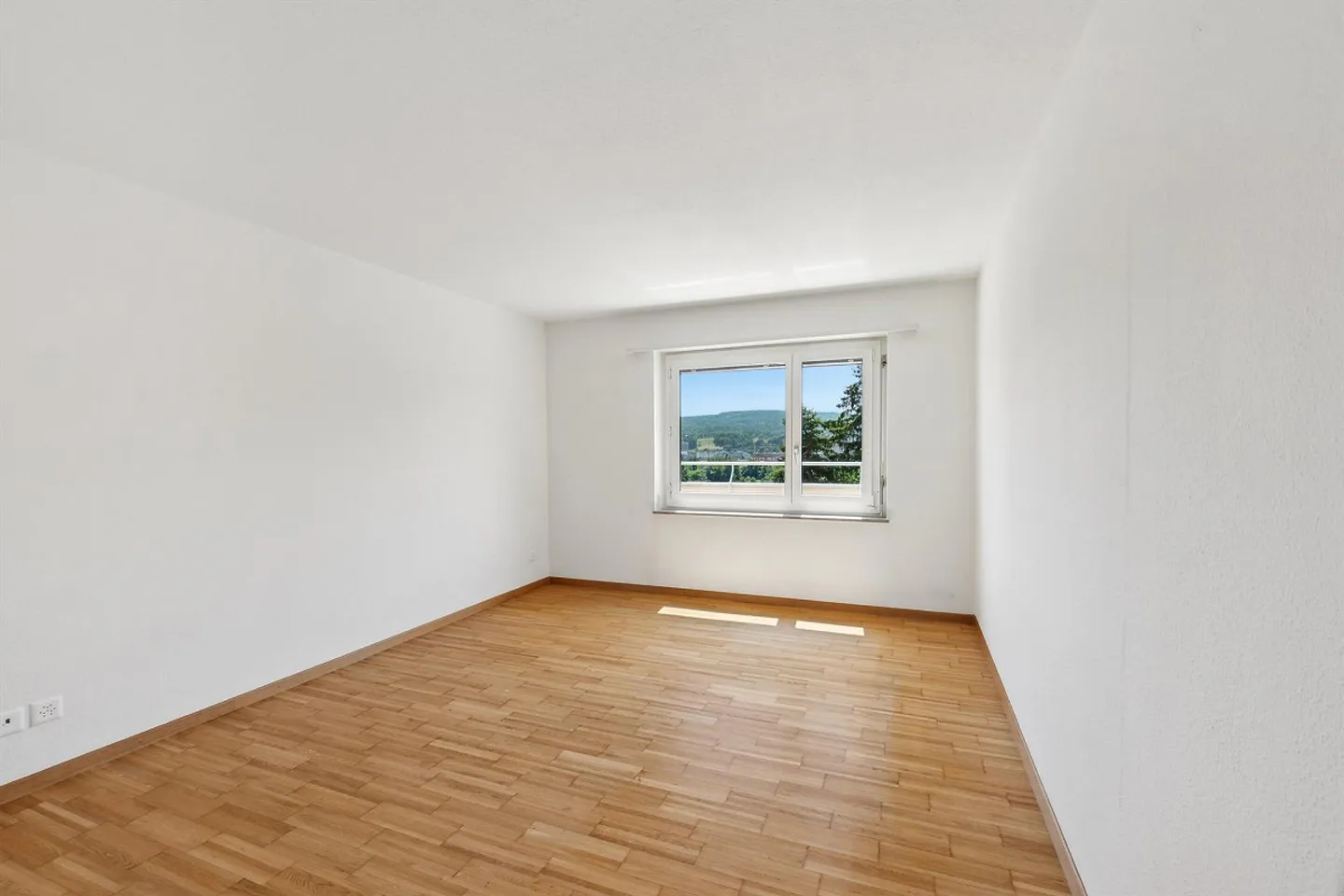 Attractive penthouse apartment with large roof terrace - Photo 4 of 8