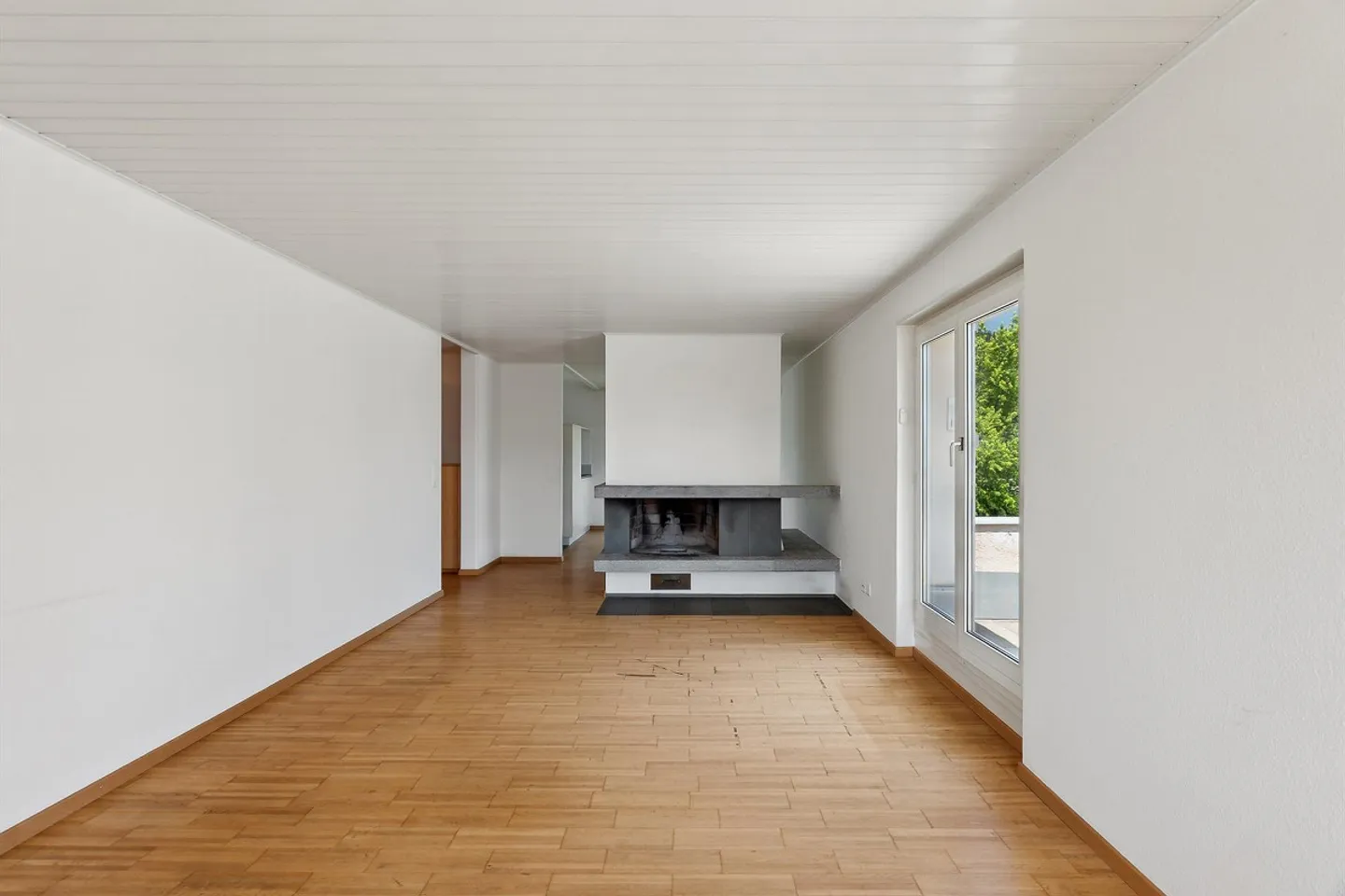 Attractive penthouse apartment with large roof terrace - Photo 5 of 8
