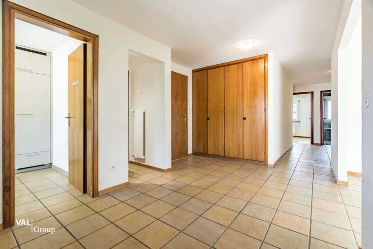 Sunny Living with a Wide View and Plenty of Space to Live - Photo 5 of 13