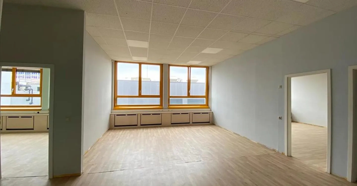 Spazio ufficio in affitto - Foto 8 di 13