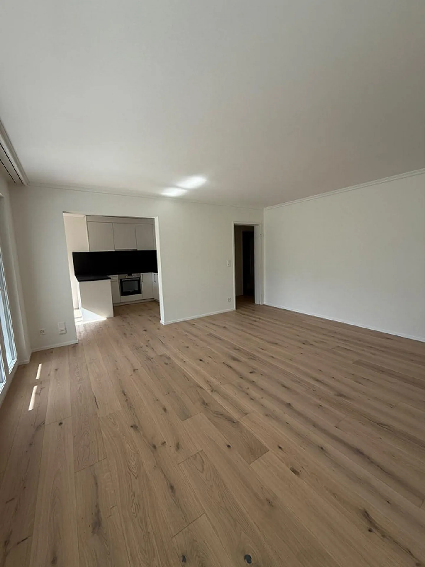 Appartamento di 4.5 locali/ Completamente ristrutturato, in una posizione centrale molto tranquilla - Foto 4 di 18