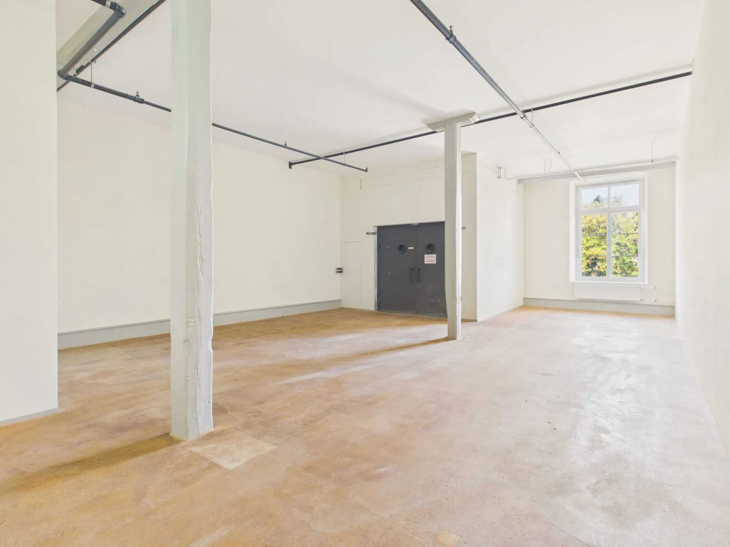70 m2 commercial space in modern commercial building with direct goods lift access - Photo 1 of 7