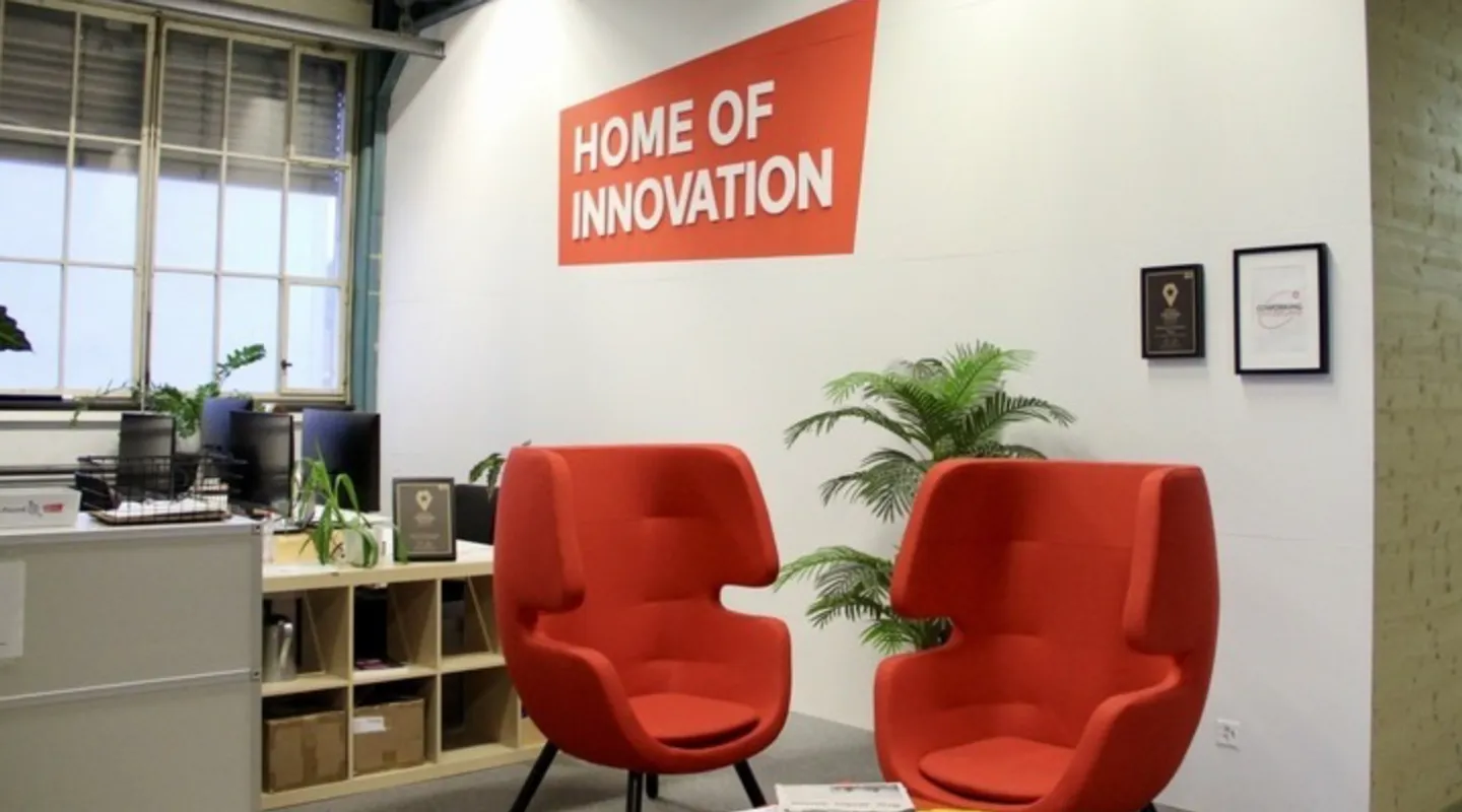 Espace de bureau pour coworking, startups et PME innovantes - Photo 1 sur 5