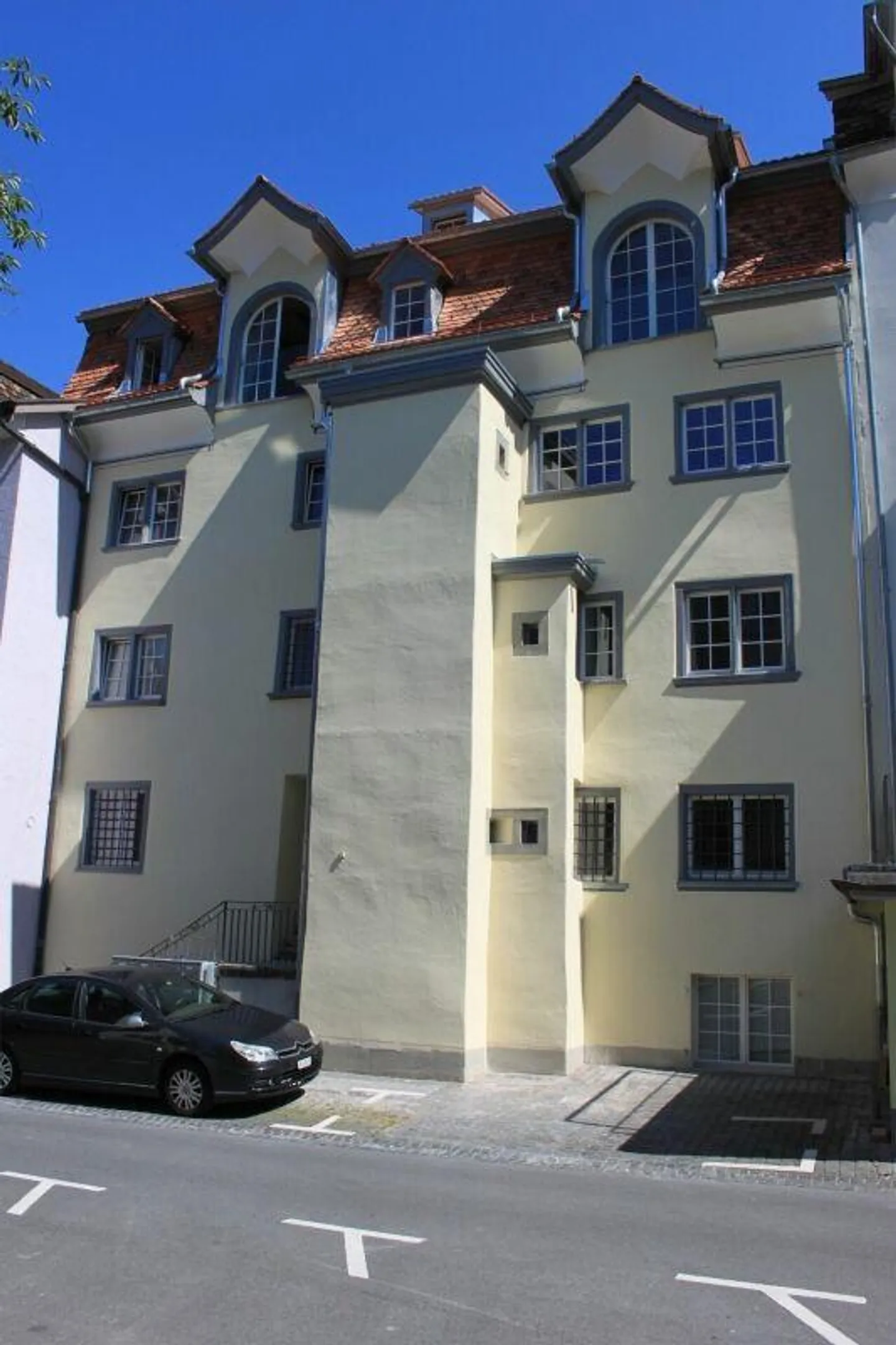 Grande appartement de 2,5 pièces au centre d'Altstätten - Photo 3 sur 9