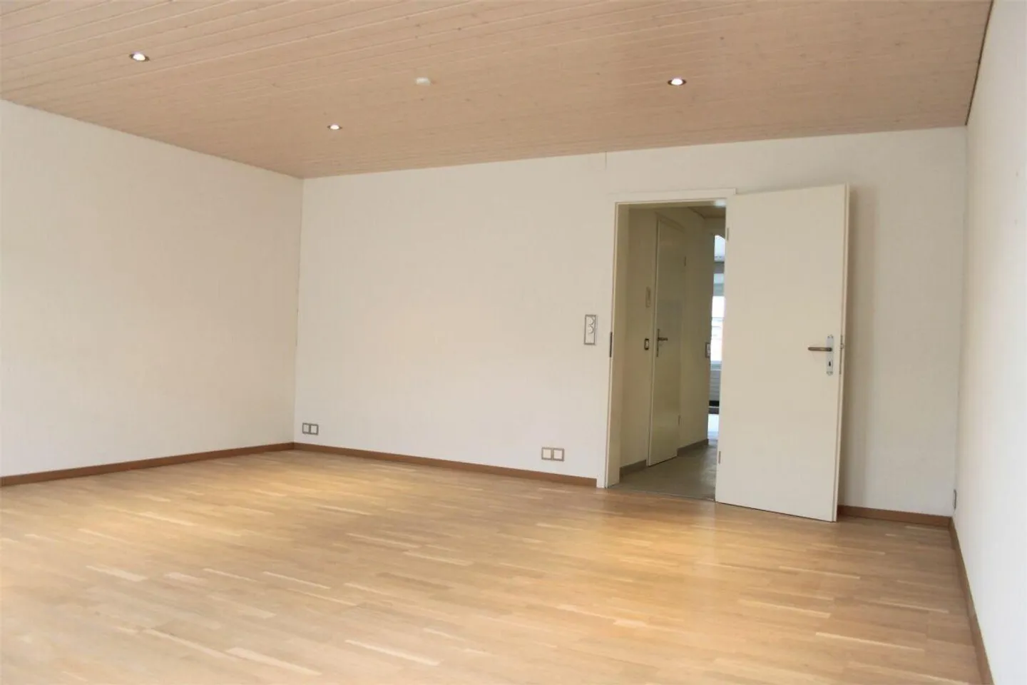Grande appartement de 2,5 pièces au centre d'Altstätten - Photo 6 sur 9