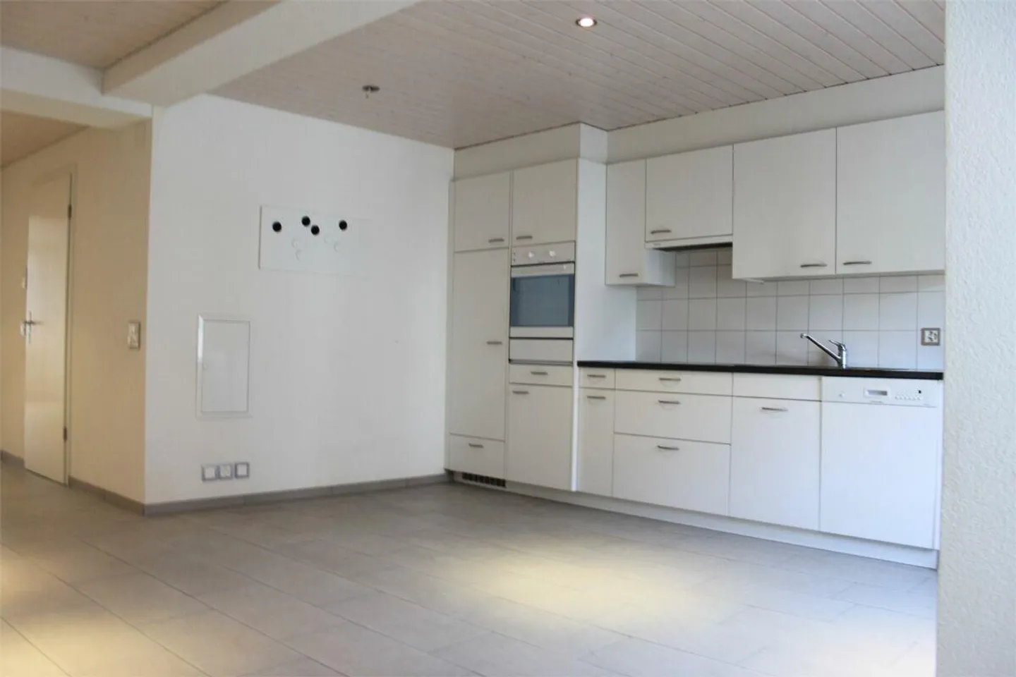 Grande appartement de 2,5 pièces au centre d'Altstätten - Photo 4 sur 9