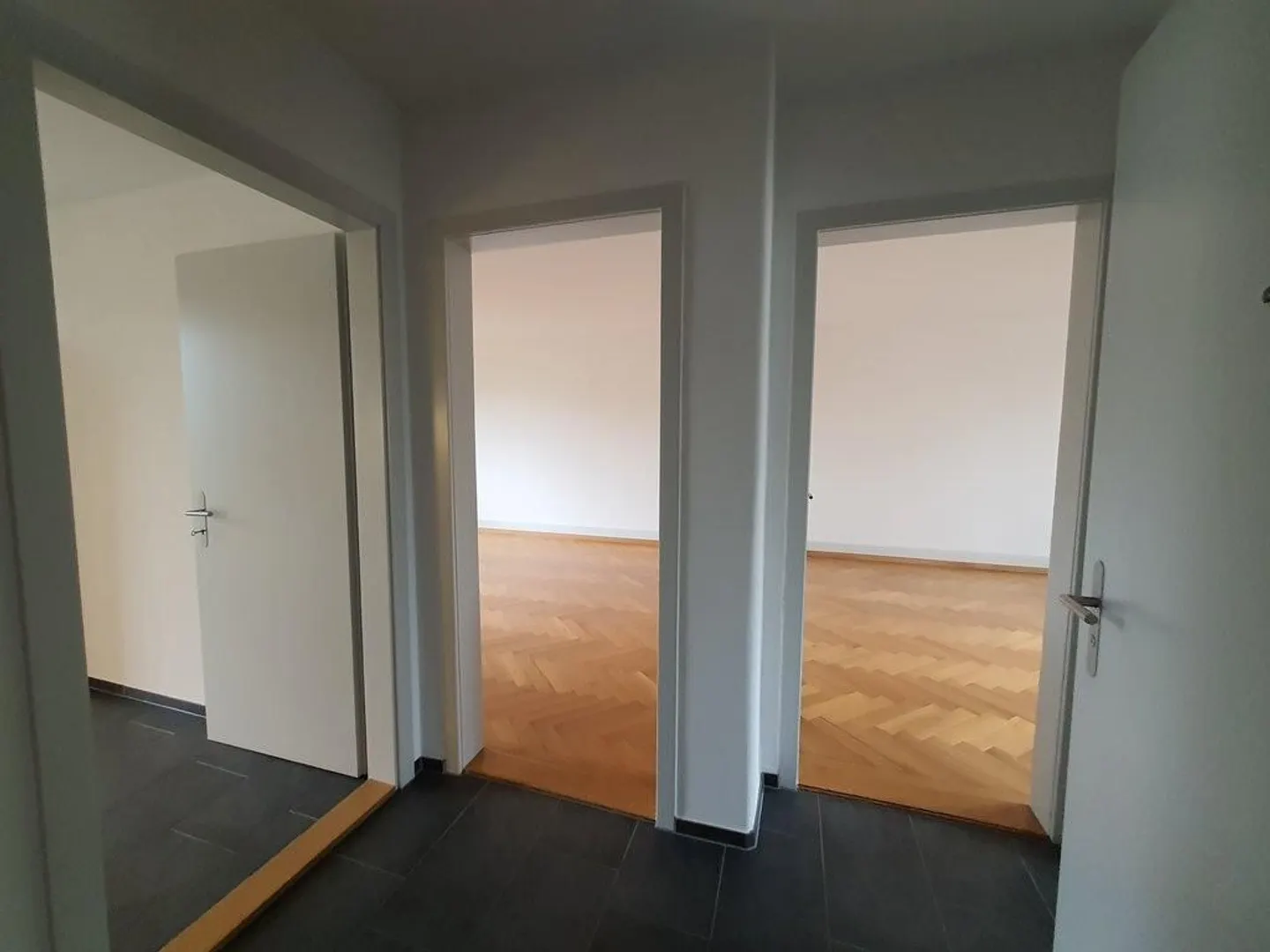 Accogliente appartamento di 2,5 stanze vicino a Loryplatz - Foto 2 di 7