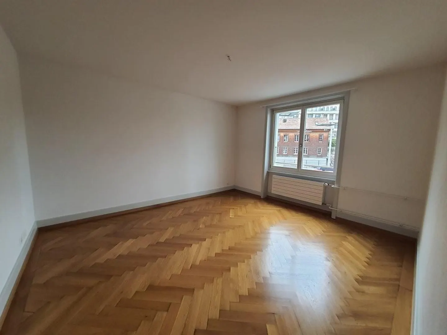 Accogliente appartamento di 2,5 stanze vicino a Loryplatz - Foto 3 di 7