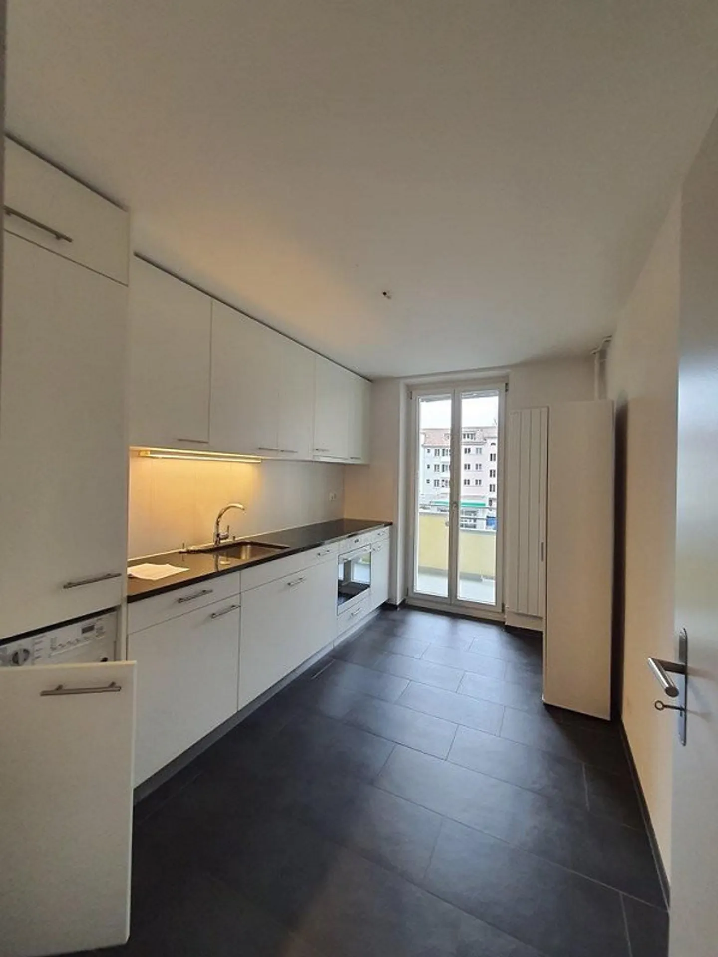 Accogliente appartamento di 2,5 stanze vicino a Loryplatz - Foto 1 di 7