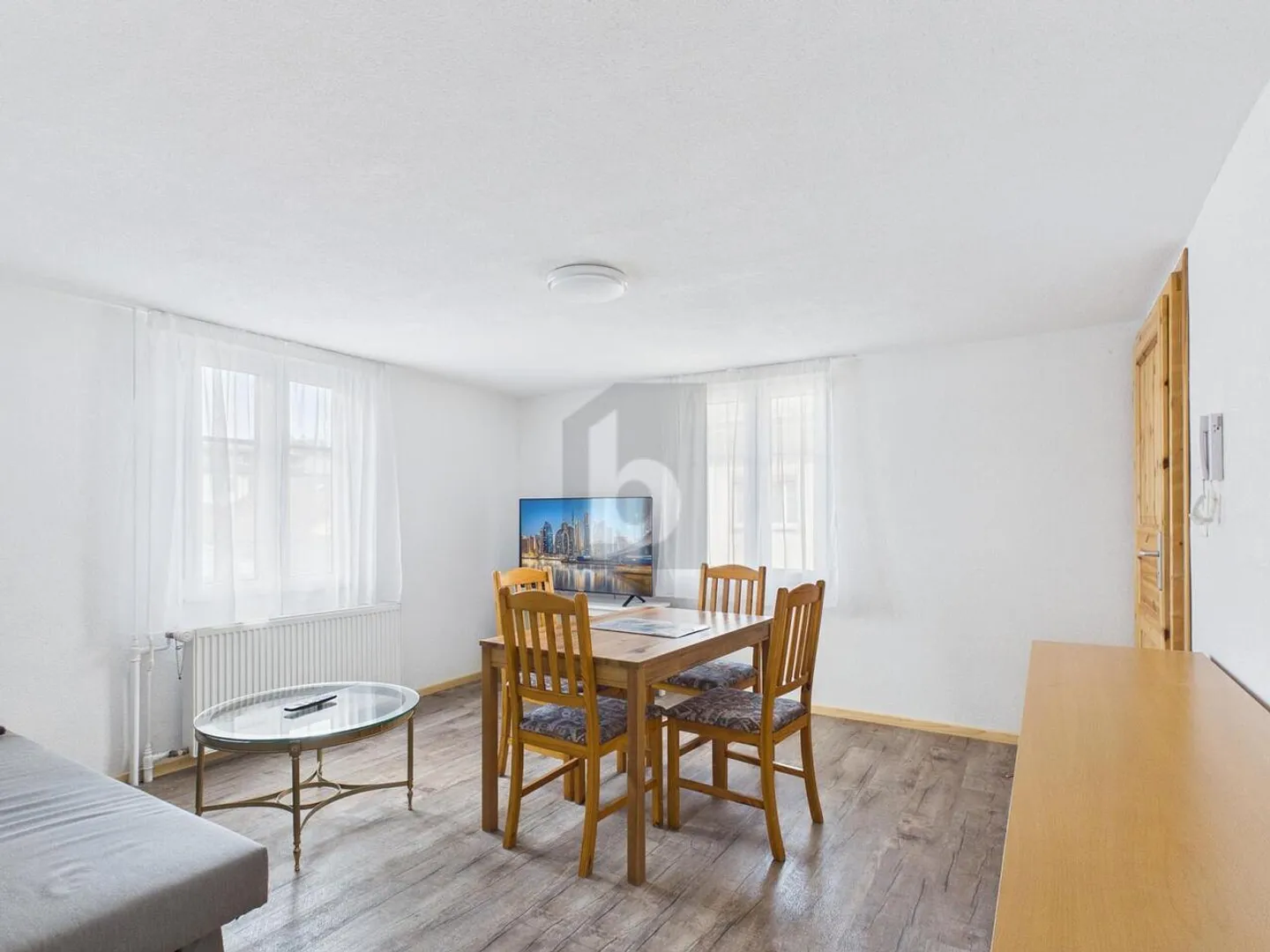 RENOVATED AND FURNISHED WITH FLEXIBLE RENTAL PERIOD - Photo 1 of 6