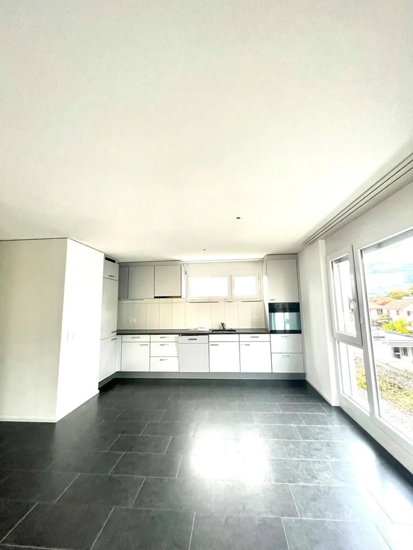 Apartment for rent - Photo 2 of 7