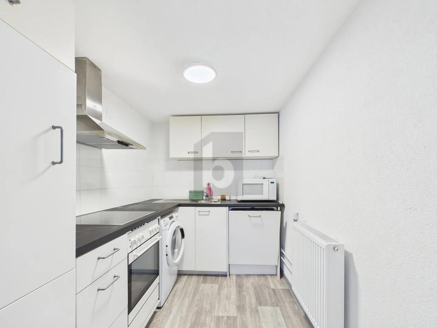 RENOVATED AND FURNISHED WITH FLEXIBLE RENTAL PERIOD - Photo 3 of 6