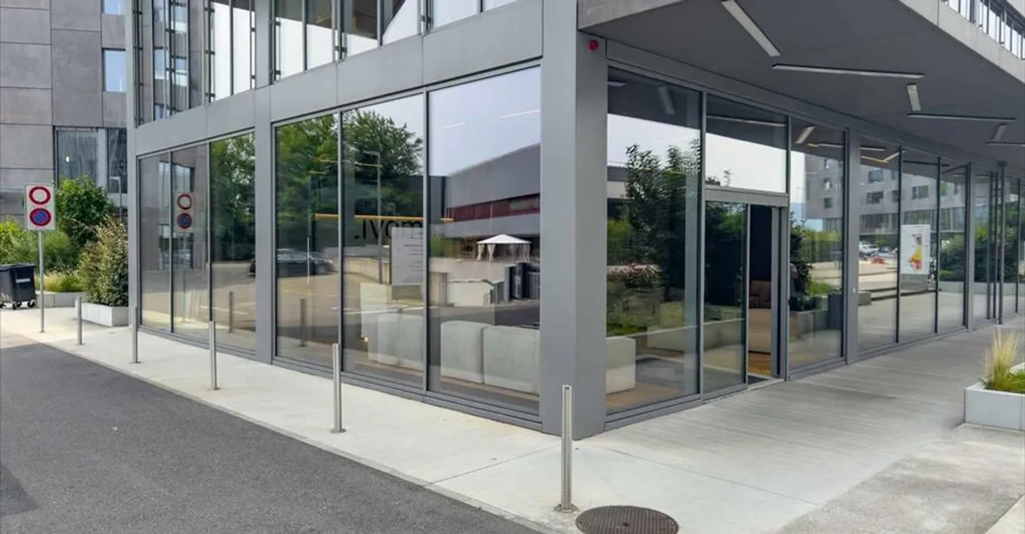 Shop for rent - Photo 1 of 8