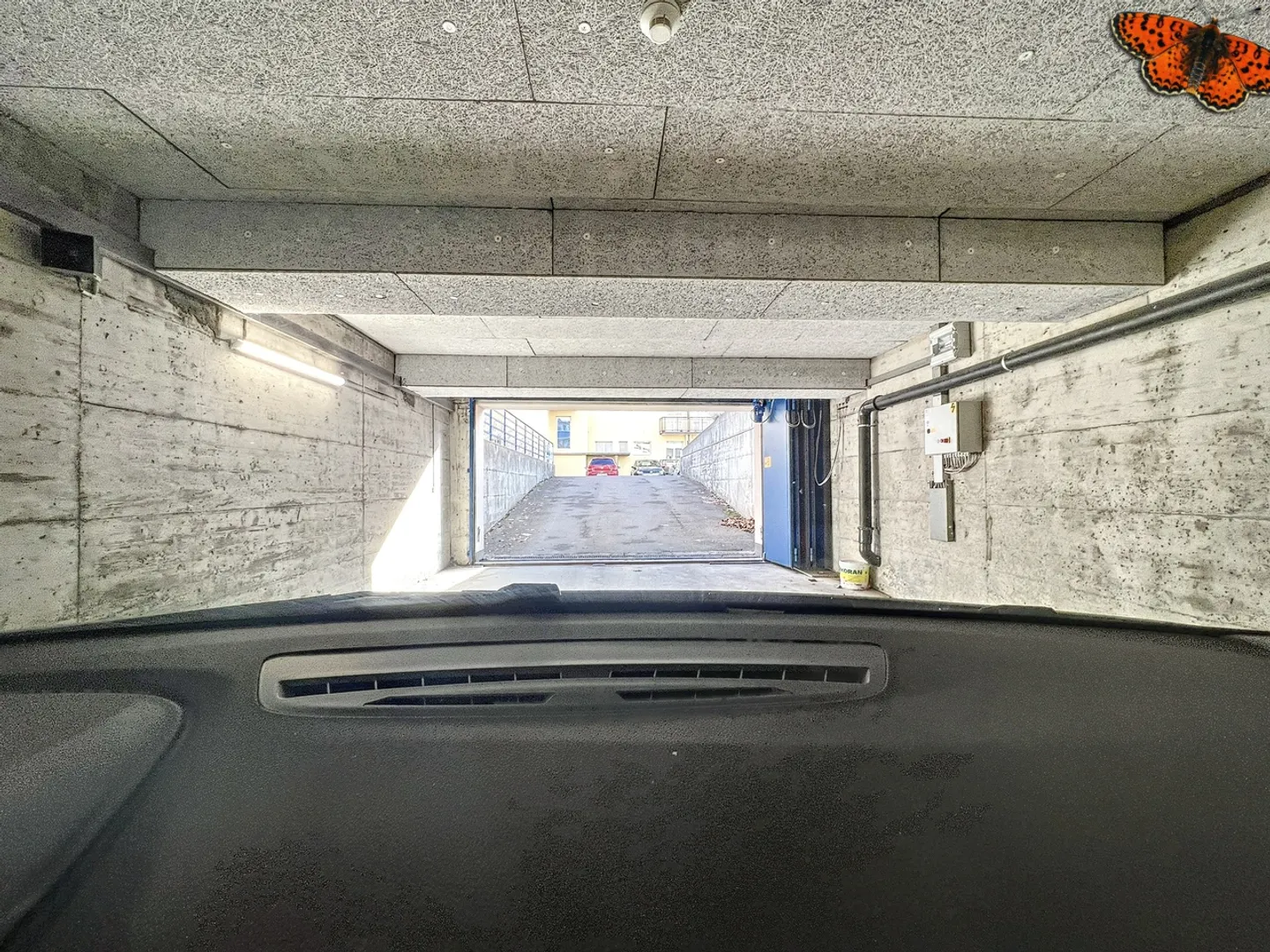 Posto Auto Interno Vicino Stazione - Foto 3 di 5