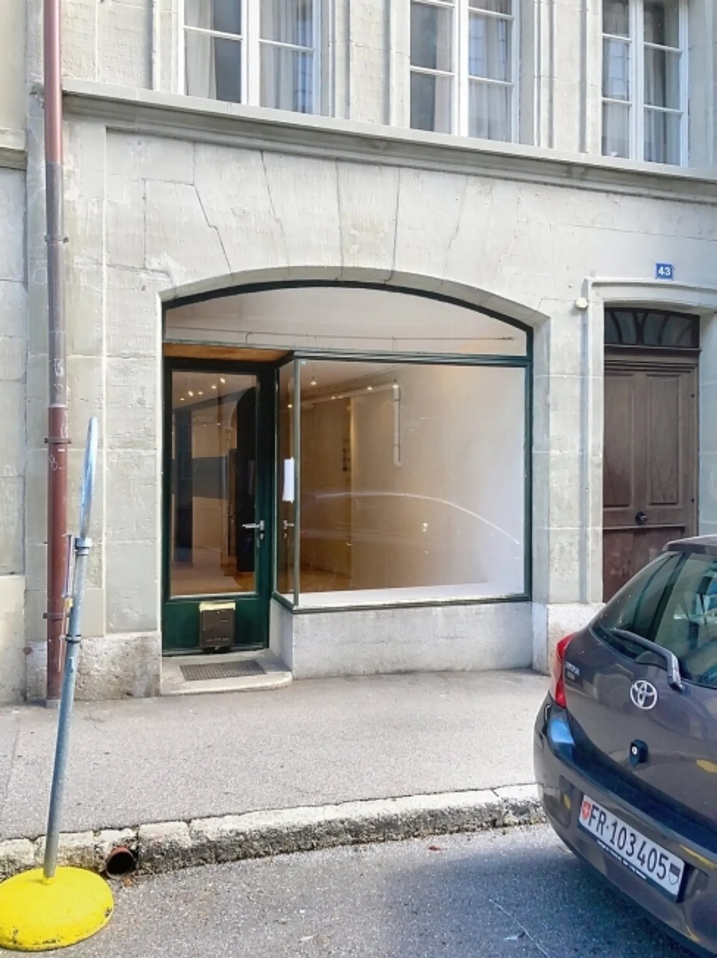 Spazi commerciali al piano terra - Foto 3 di 5