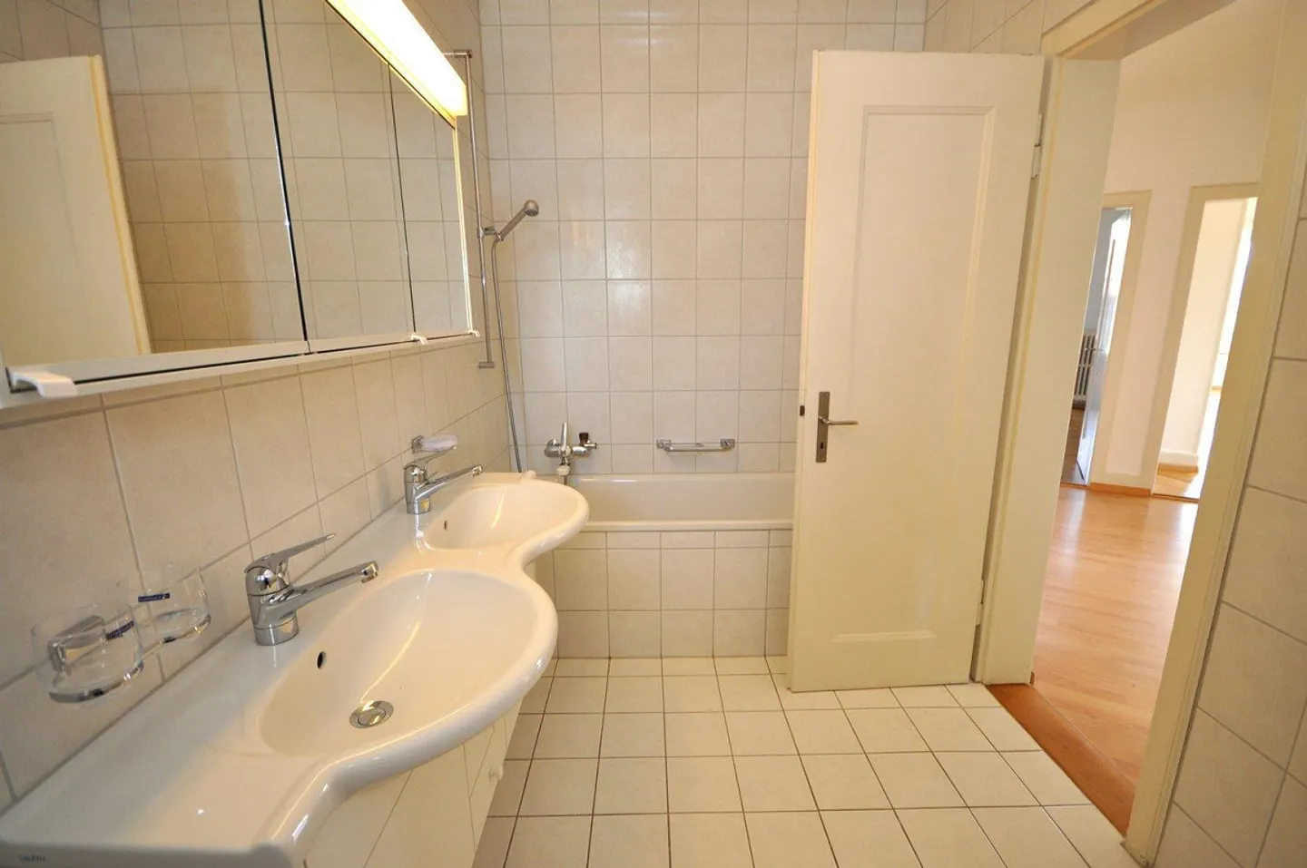 Charmante Altbauwohnung mit Balkon - Foto 3 von 13