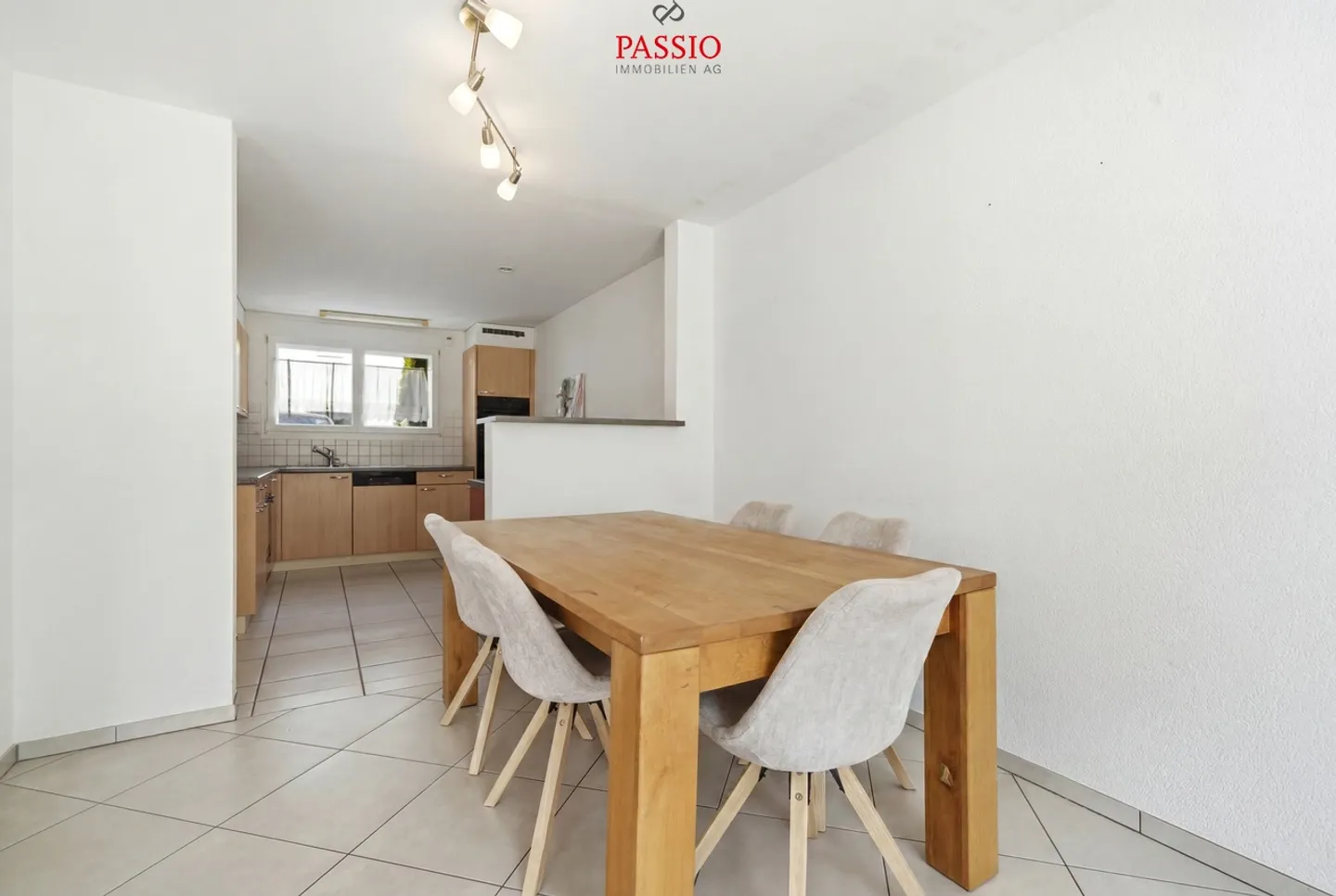 Casa unifamiliare a schiera con 6,5 stanze in posizione tranquilla - Foto 5 di 29