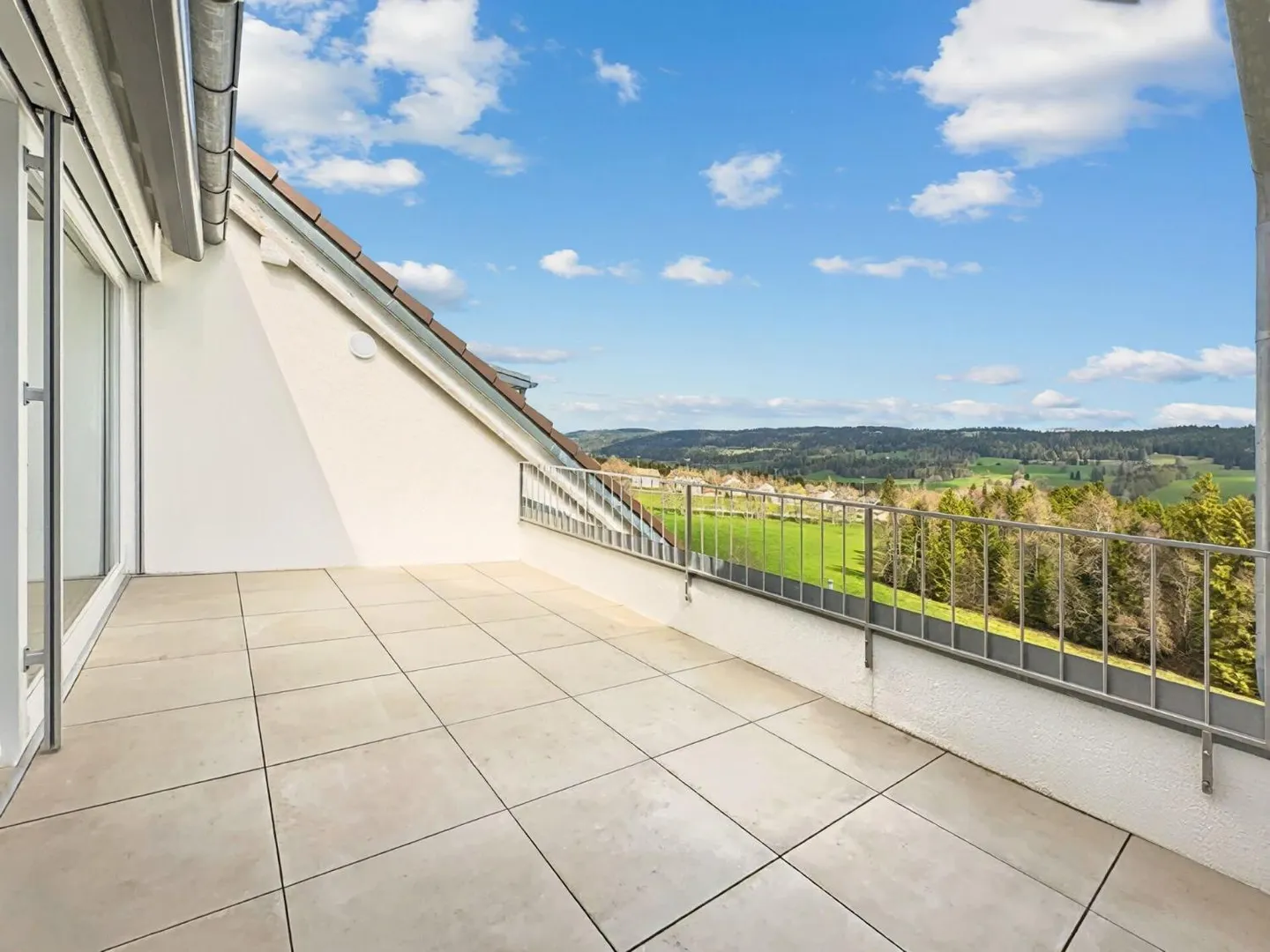 APPARTEMENT DUPLEX AVEC 5,5 CHAMBRES ET 2 BAINS BALCON - Photo 3 sur 11