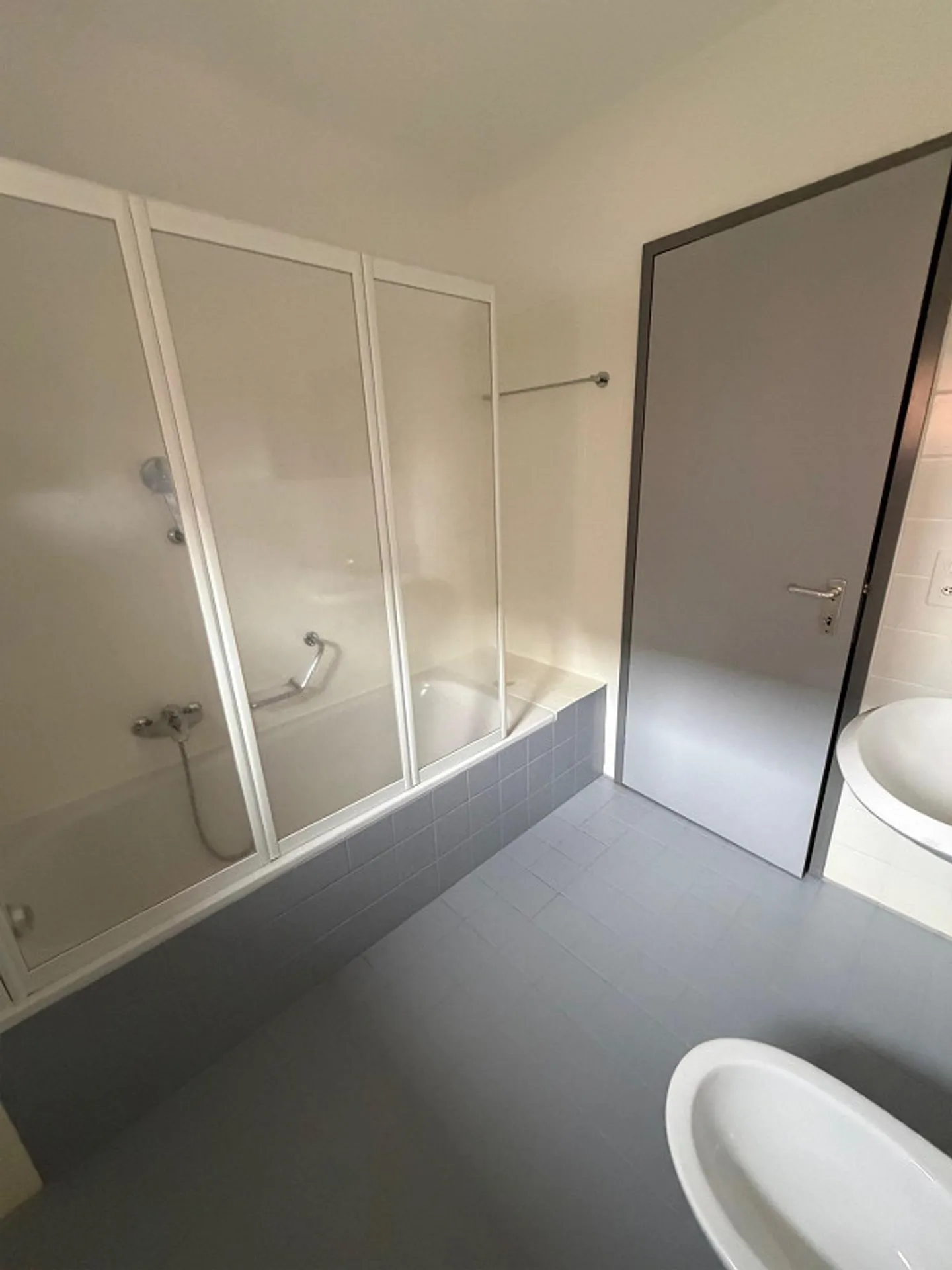 Modernes Apartment in Agno mit Balkon - Foto 9 von 12