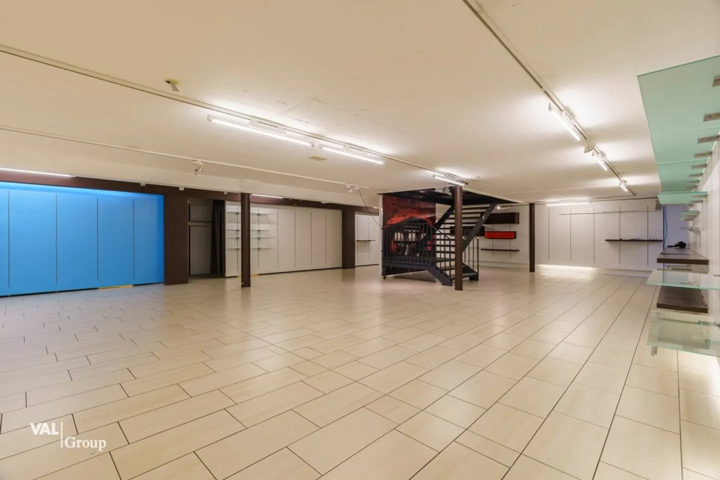 Locaux de stockage ou commerciaux polyvalents près de la gare de Brig - Photo 5 sur 11