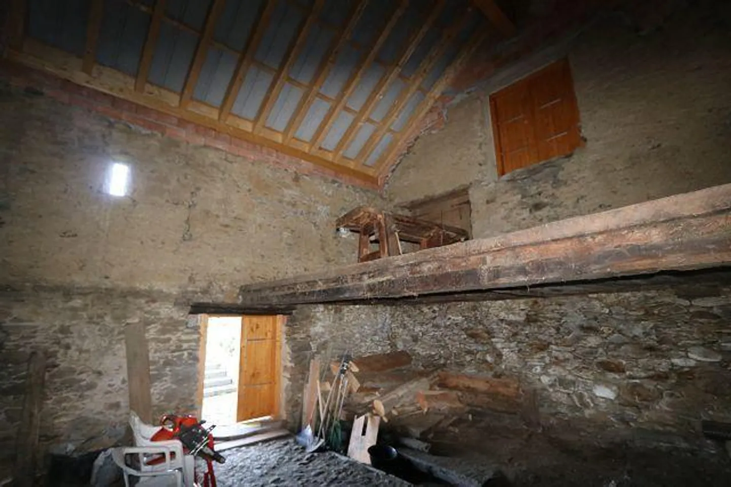 Rustico partiellement rénové avec permis de construire et terrain - Photo 7 sur 28