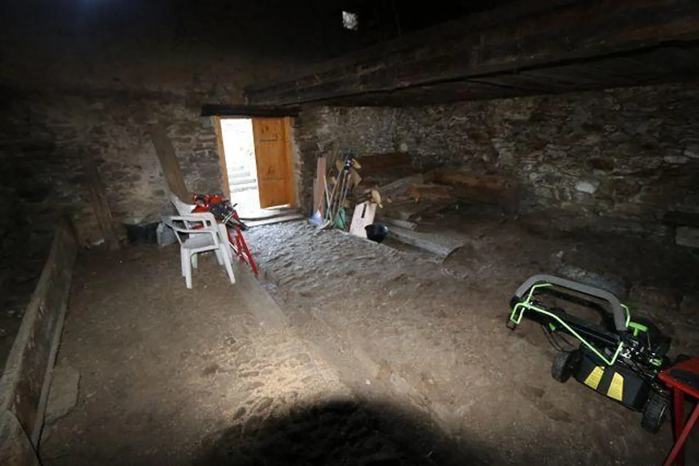Rustico partiellement rénové avec permis de construire et terrain - Photo 8 sur 28