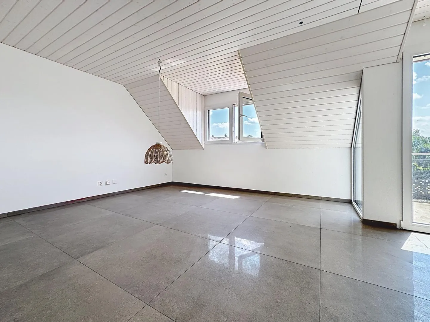 3.5 Room Apartment - Photo 2 of 8