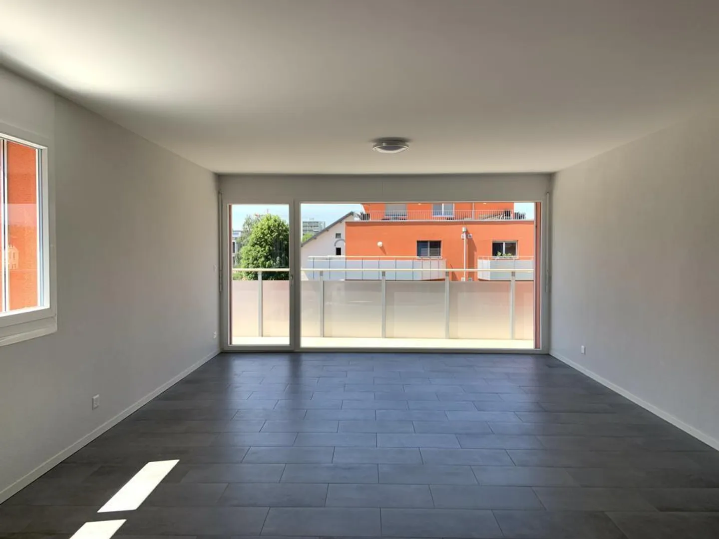 Schöne 2,5-Zimmer-Wohnung in der Nähe von Unil und EPFL - Foto 2 von 9