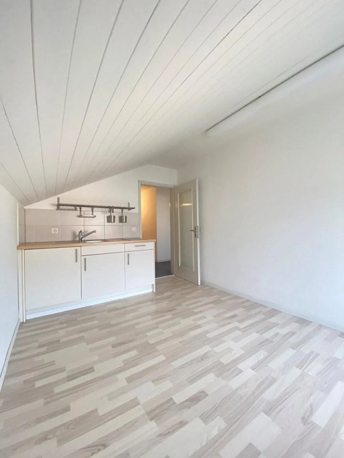 2 Room Apartment - Photo 3 of 7