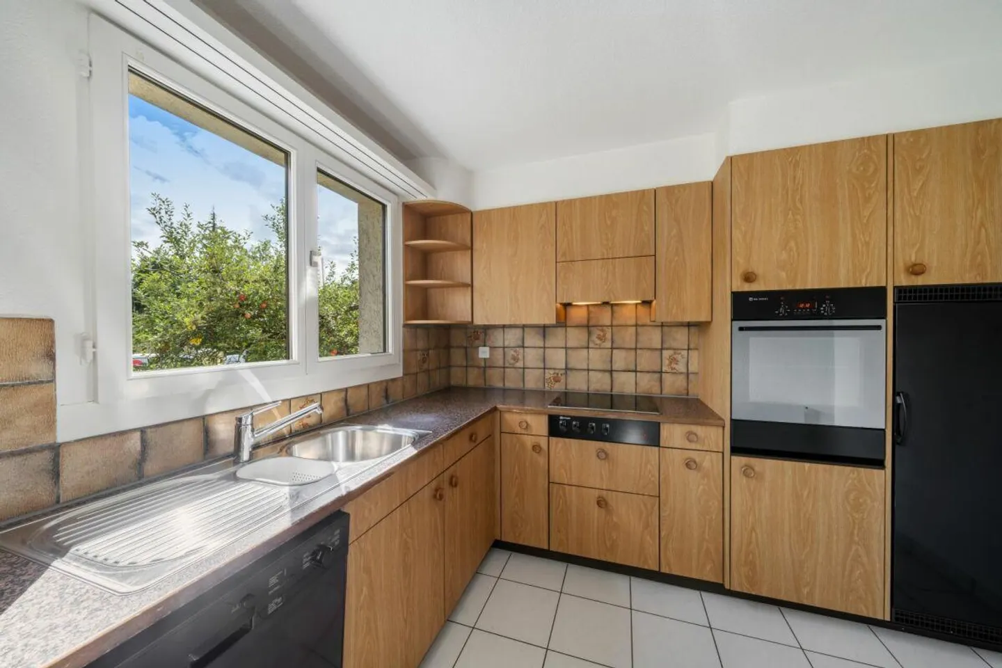 Incantevole casa a schiera con molto spazio e un piccolo giardino idilliaco - Foto 3 di 5