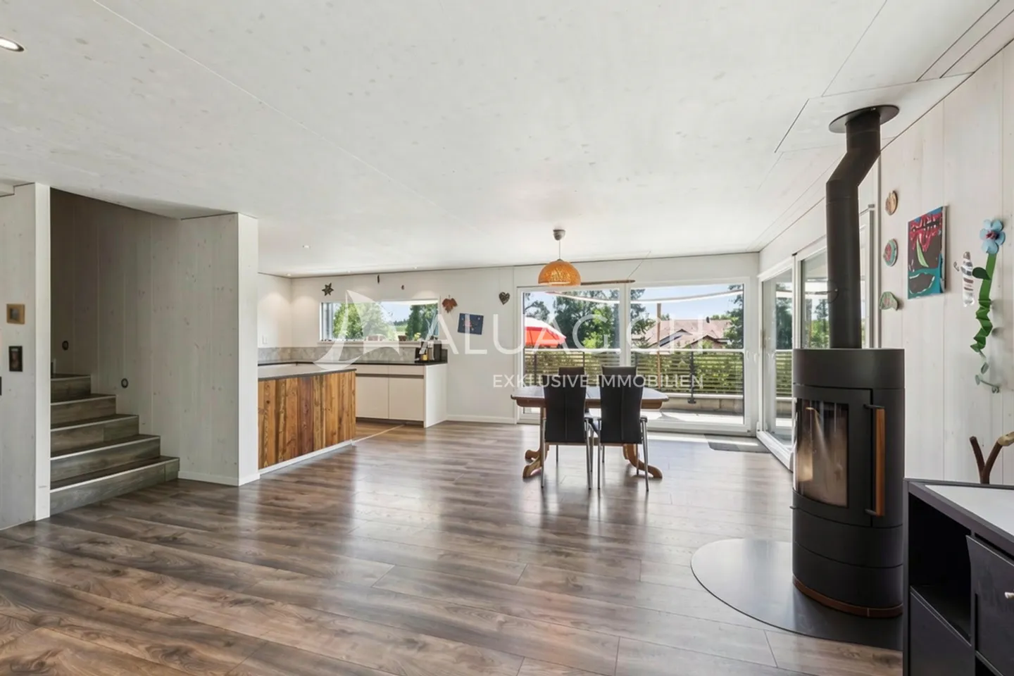 A DREAM HOME FOR THE WHOLE FAMILY - Photo 3 of 7